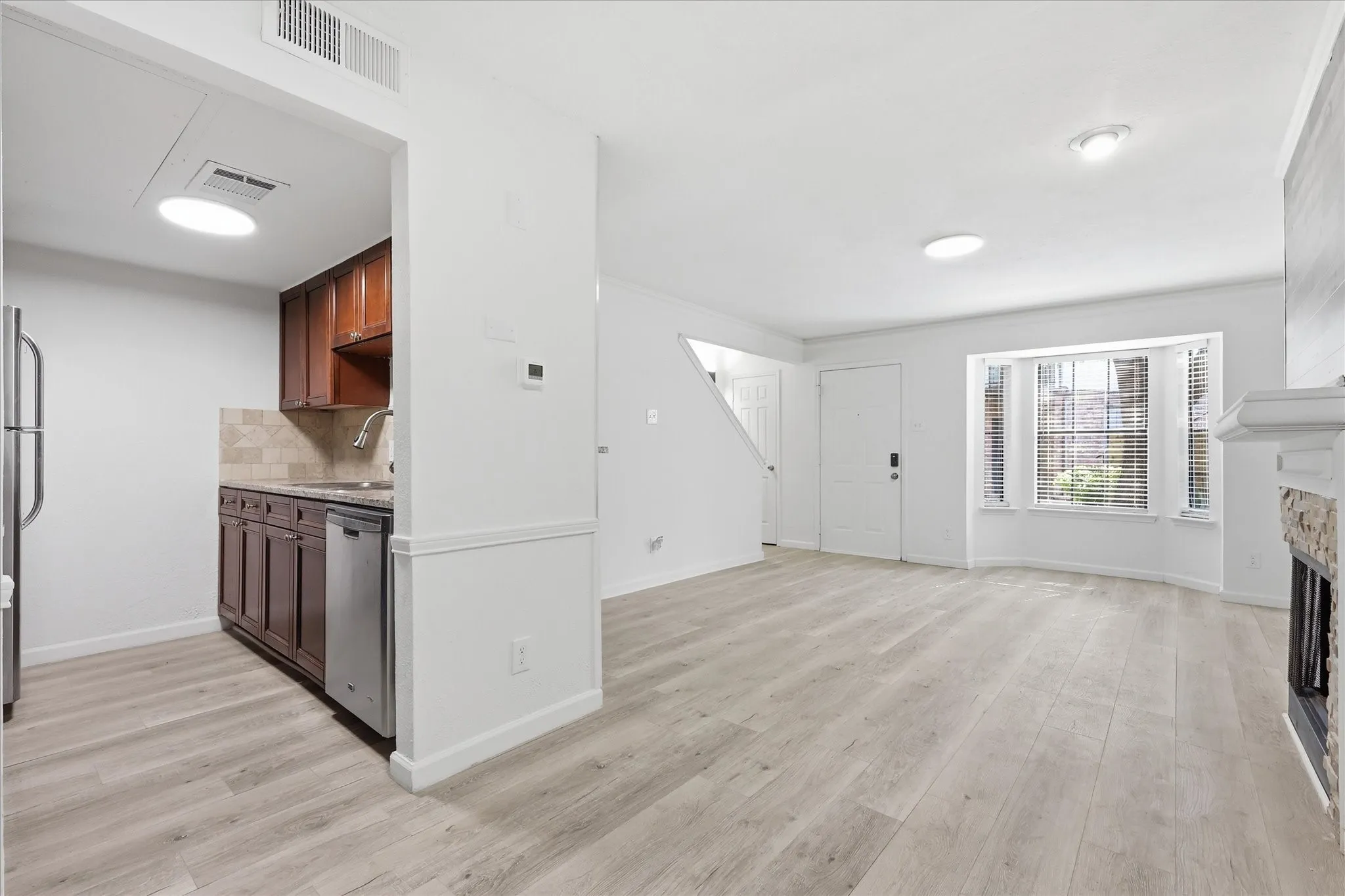 Condominium For Sale in Dallas County , 8750 Park Lane 111, Dallas, Texas 75231, 2 Bedroom, 3 Bathroom, 2 Garage spaces, 1,211 Sqft, built in 1982, mls#21310796, Real Estate Agent in Dallas, Homes For Sale in Dallas county, Homes For Sale in Dallas, Realtor in Dallas Texas, Real Estate Brokerage Independent Realty Texas, Luminita Cordes Realtor