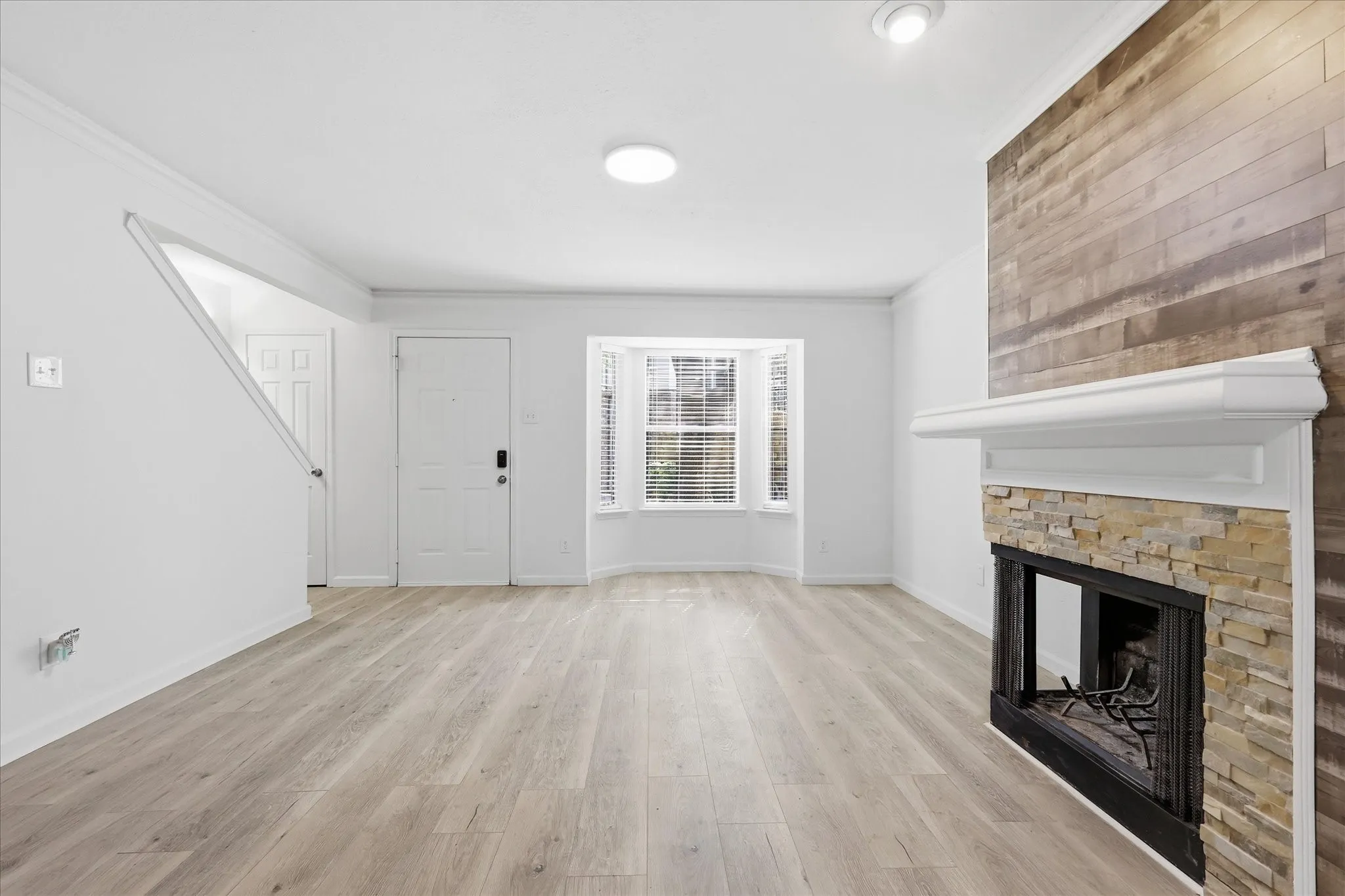 Condominium For Sale in Dallas County , 8750 Park Lane 111, Dallas, Texas 75231, 2 Bedroom, 3 Bathroom, 2 Garage spaces, 1,211 Sqft, built in 1982, mls#21310796, Real Estate Agent in Dallas, Homes For Sale in Dallas county, Homes For Sale in Dallas, Realtor in Dallas Texas, Real Estate Brokerage Independent Realty Texas, Luminita Cordes Realtor