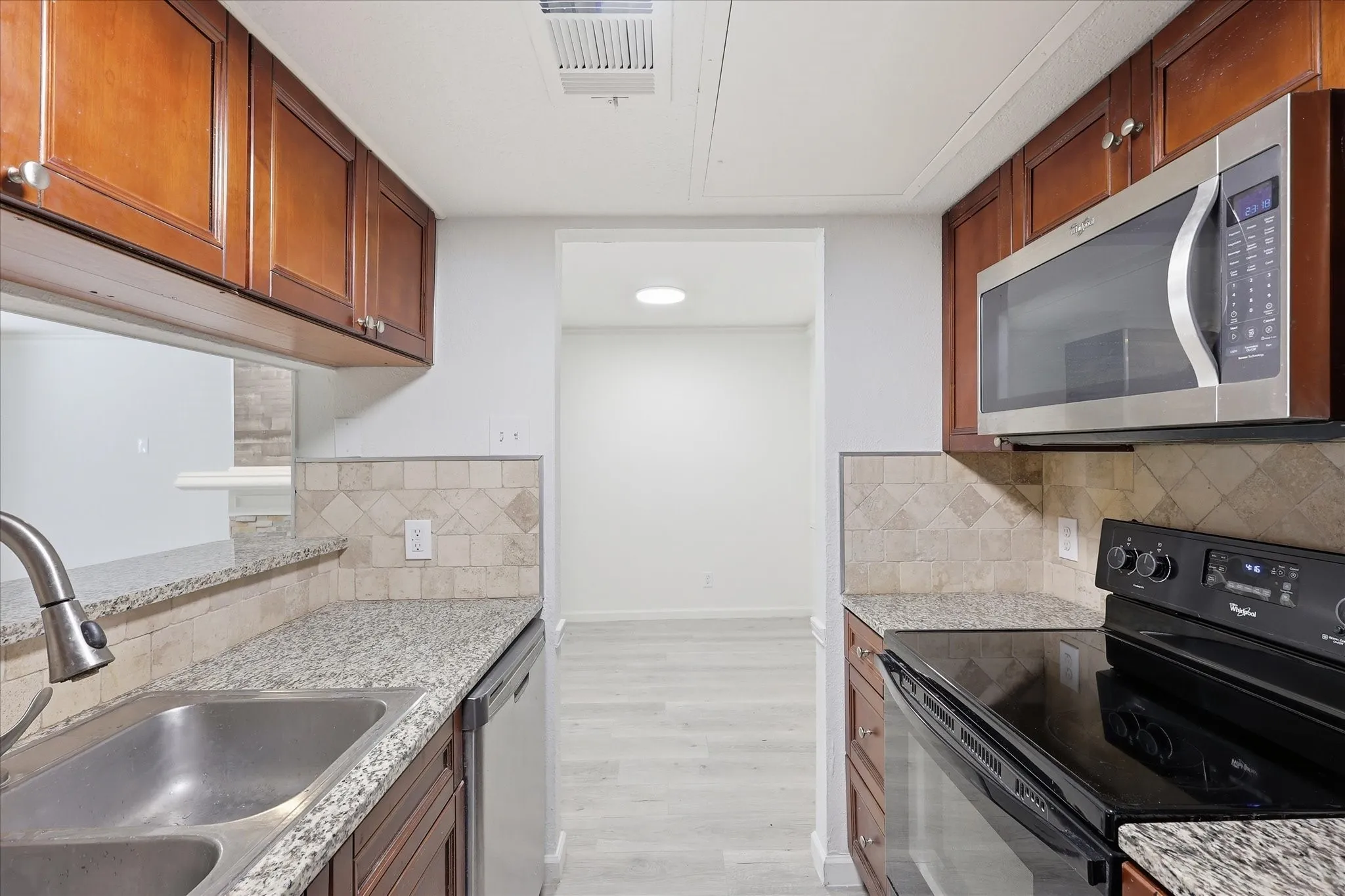 Condominium For Sale in Dallas County , 8750 Park Lane 111, Dallas, Texas 75231, 2 Bedroom, 3 Bathroom, 2 Garage spaces, 1,211 Sqft, built in 1982, mls#21310796, Real Estate Agent in Dallas, Homes For Sale in Dallas county, Homes For Sale in Dallas, Realtor in Dallas Texas, Real Estate Brokerage Independent Realty Texas, Luminita Cordes Realtor