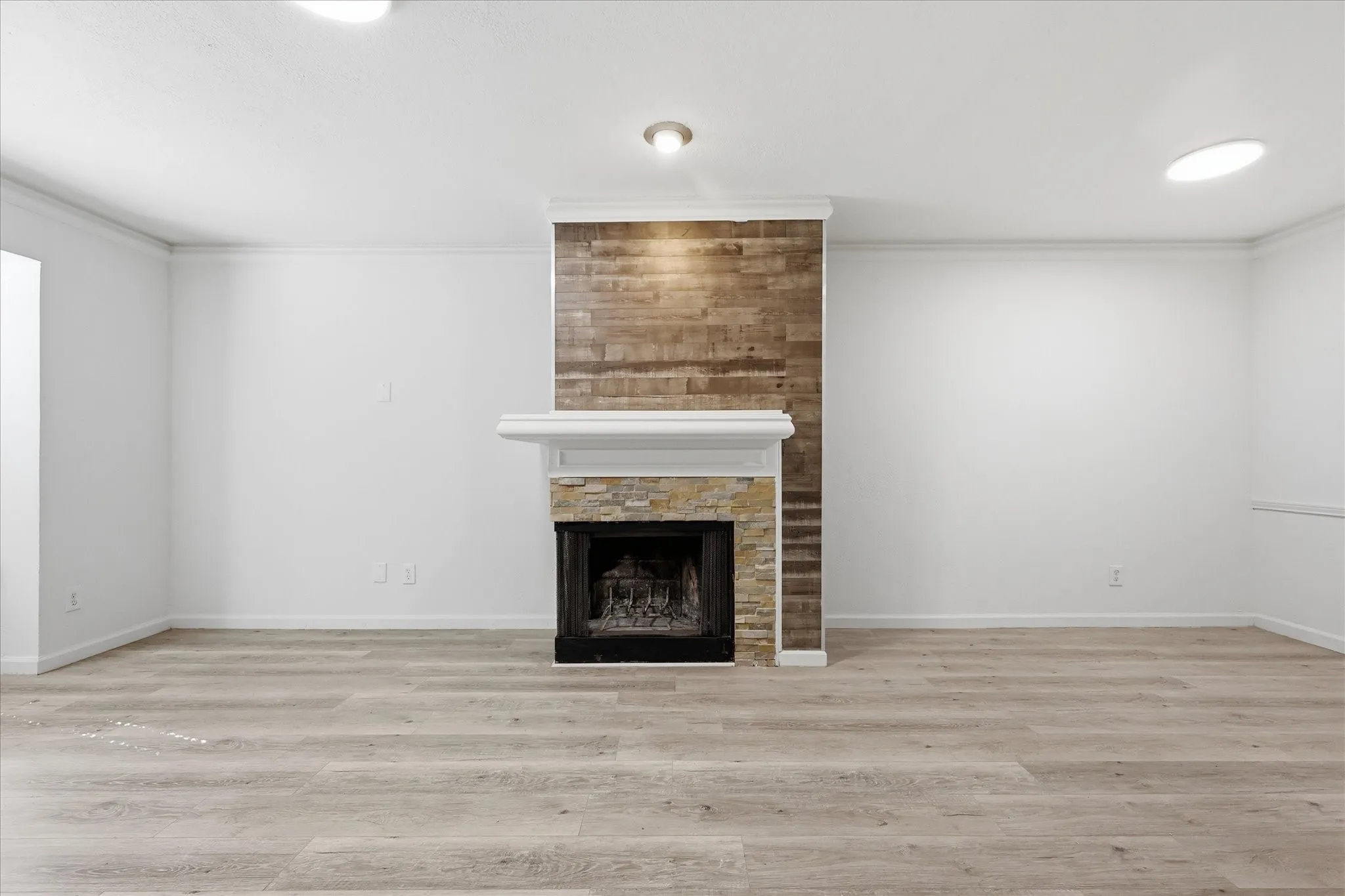 Condominium For Sale in Dallas County , 8750 Park Lane 111, Dallas, Texas 75231, 2 Bedroom, 3 Bathroom, 2 Garage spaces, 1,211 Sqft, built in 1982, mls#21310796, Real Estate Agent in Dallas, Homes For Sale in Dallas county, Homes For Sale in Dallas, Realtor in Dallas Texas, Real Estate Brokerage Independent Realty Texas, Luminita Cordes Realtor