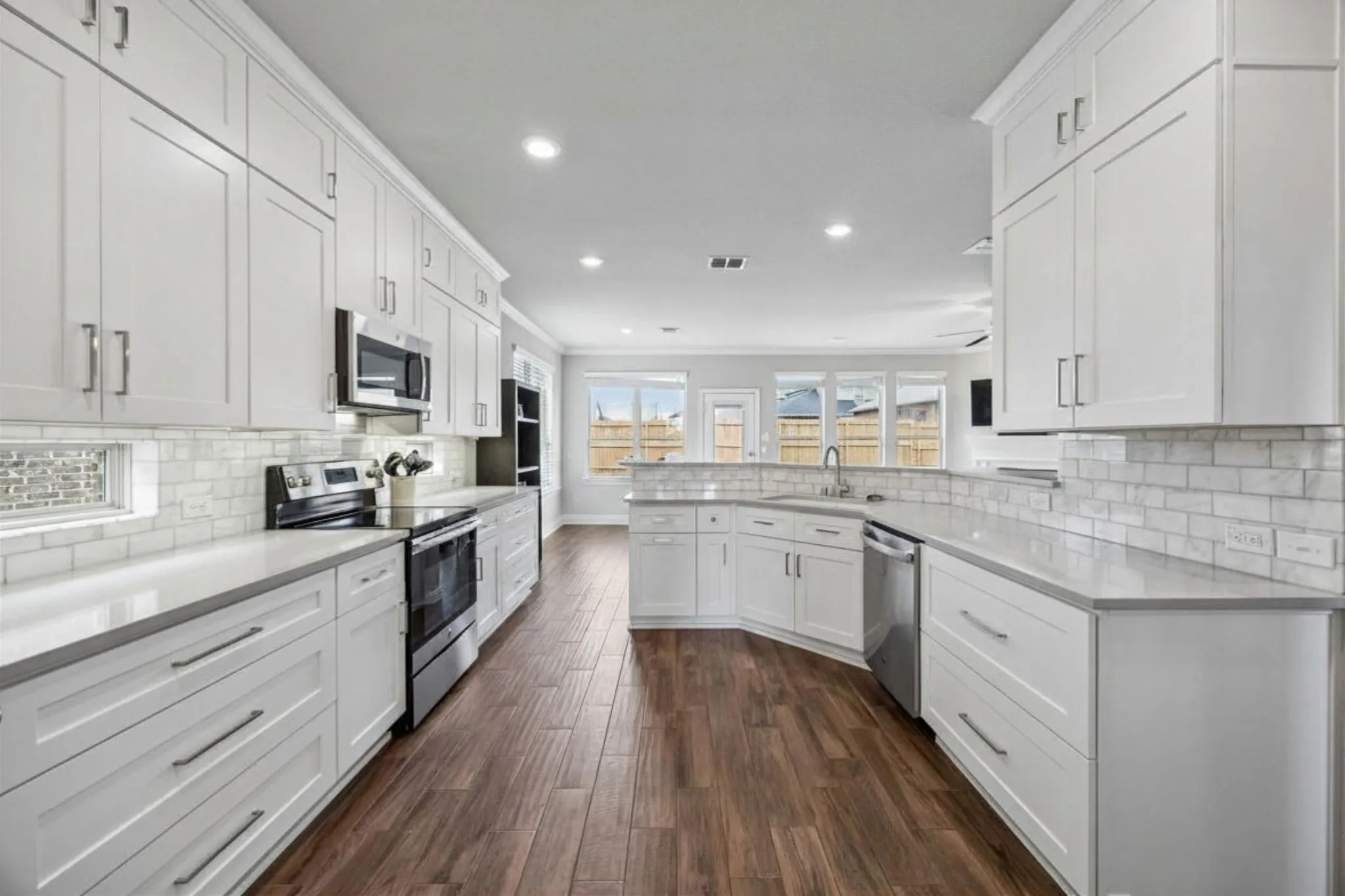 Single Family Residence For Sale in Denton County , 16501 Stillhouse Hollow Court, Prosper, Texas 75078, 4 Bedroom, 4 Bathroom, 2 Garage spaces, 2,704 Sqft, built in 2016, mls#21310958, Real Estate Agent in Prosper, Homes For Sale in Denton county, Homes For Sale in Prosper, Realtor in Prosper Texas, Real Estate Brokerage Independent Realty Texas, Luminita Cordes Realtor