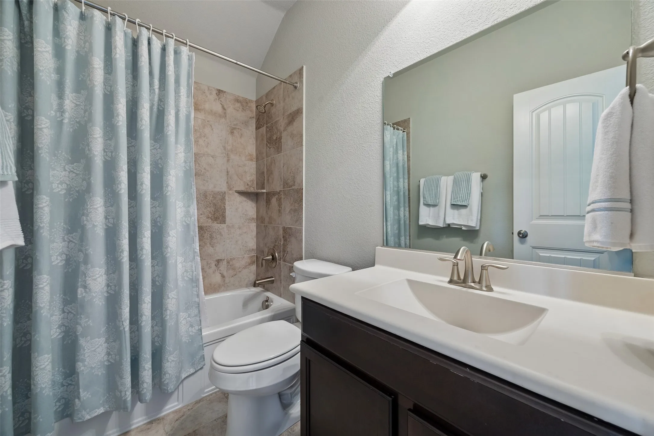Single Family Residence For Sale in Denton County , 16501 Stillhouse Hollow Court, Prosper, Texas 75078, 4 Bedroom, 4 Bathroom, 2 Garage spaces, 2,704 Sqft, built in 2016, mls#21310958, Real Estate Agent in Prosper, Homes For Sale in Denton county, Homes For Sale in Prosper, Realtor in Prosper Texas, Real Estate Brokerage Independent Realty Texas, Luminita Cordes Realtor