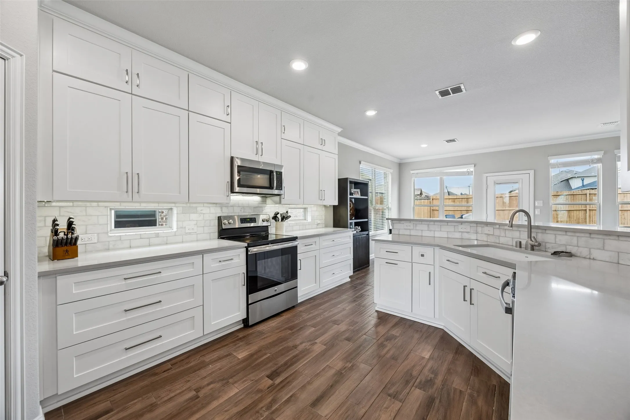 Single Family Residence For Sale in Denton County , 16501 Stillhouse Hollow Court, Prosper, Texas 75078, 4 Bedroom, 4 Bathroom, 2 Garage spaces, 2,704 Sqft, built in 2016, mls#21310958, Real Estate Agent in Prosper, Homes For Sale in Denton county, Homes For Sale in Prosper, Realtor in Prosper Texas, Real Estate Brokerage Independent Realty Texas, Luminita Cordes Realtor