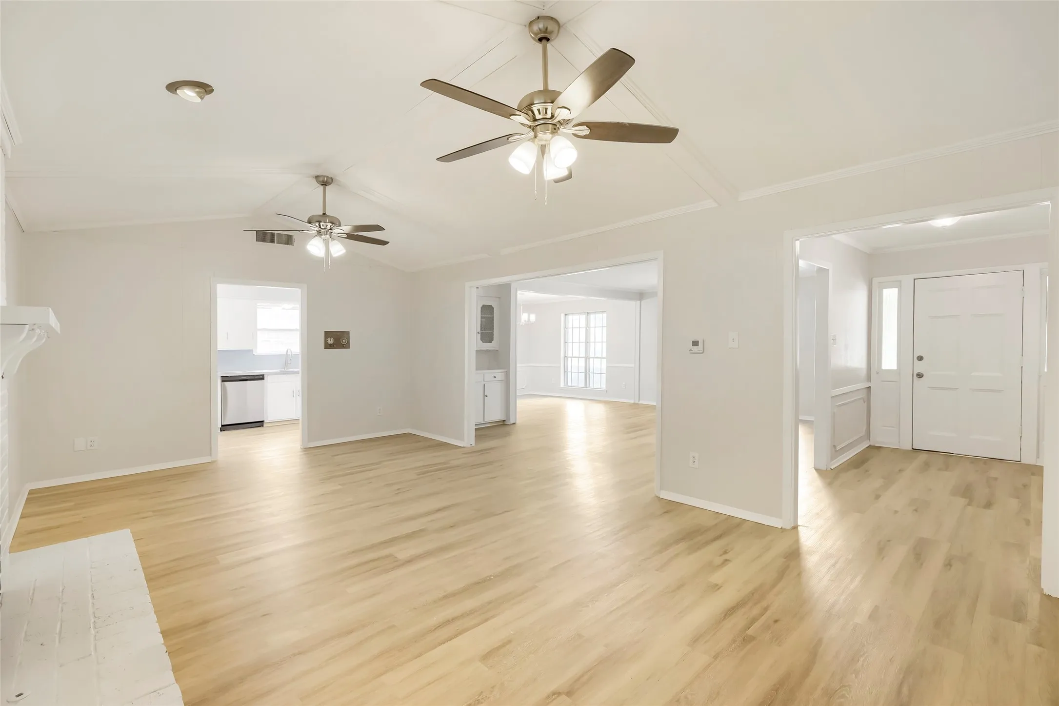 Single Family Residence For Sale in Dallas County , 3256 Chapel Downs Drive, Dallas, Texas 75229, 4 Bedroom, 3 Bathroom, 2 Garage spaces, 2,419 Sqft, built in 1962, mls#21207029, Real Estate Agent in Dallas, Homes For Sale in Dallas county, Homes For Sale in Dallas, Realtor in Dallas Texas, Real Estate Brokerage Independent Realty Texas, Luminita Cordes Realtor