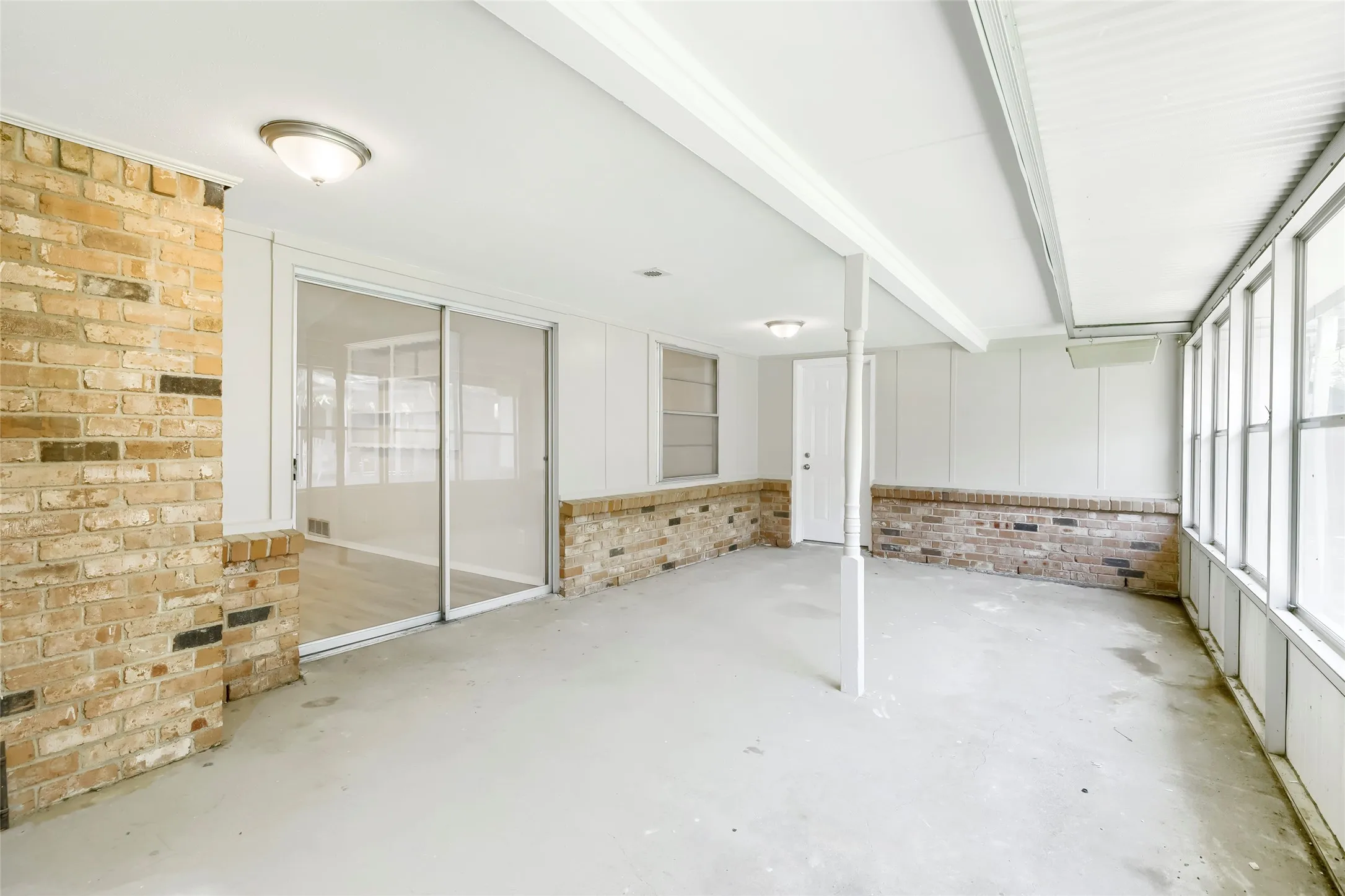 Single Family Residence For Sale in Dallas County , 3256 Chapel Downs Drive, Dallas, Texas 75229, 4 Bedroom, 3 Bathroom, 2 Garage spaces, 2,419 Sqft, built in 1962, mls#21207029, Real Estate Agent in Dallas, Homes For Sale in Dallas county, Homes For Sale in Dallas, Realtor in Dallas Texas, Real Estate Brokerage Independent Realty Texas, Luminita Cordes Realtor