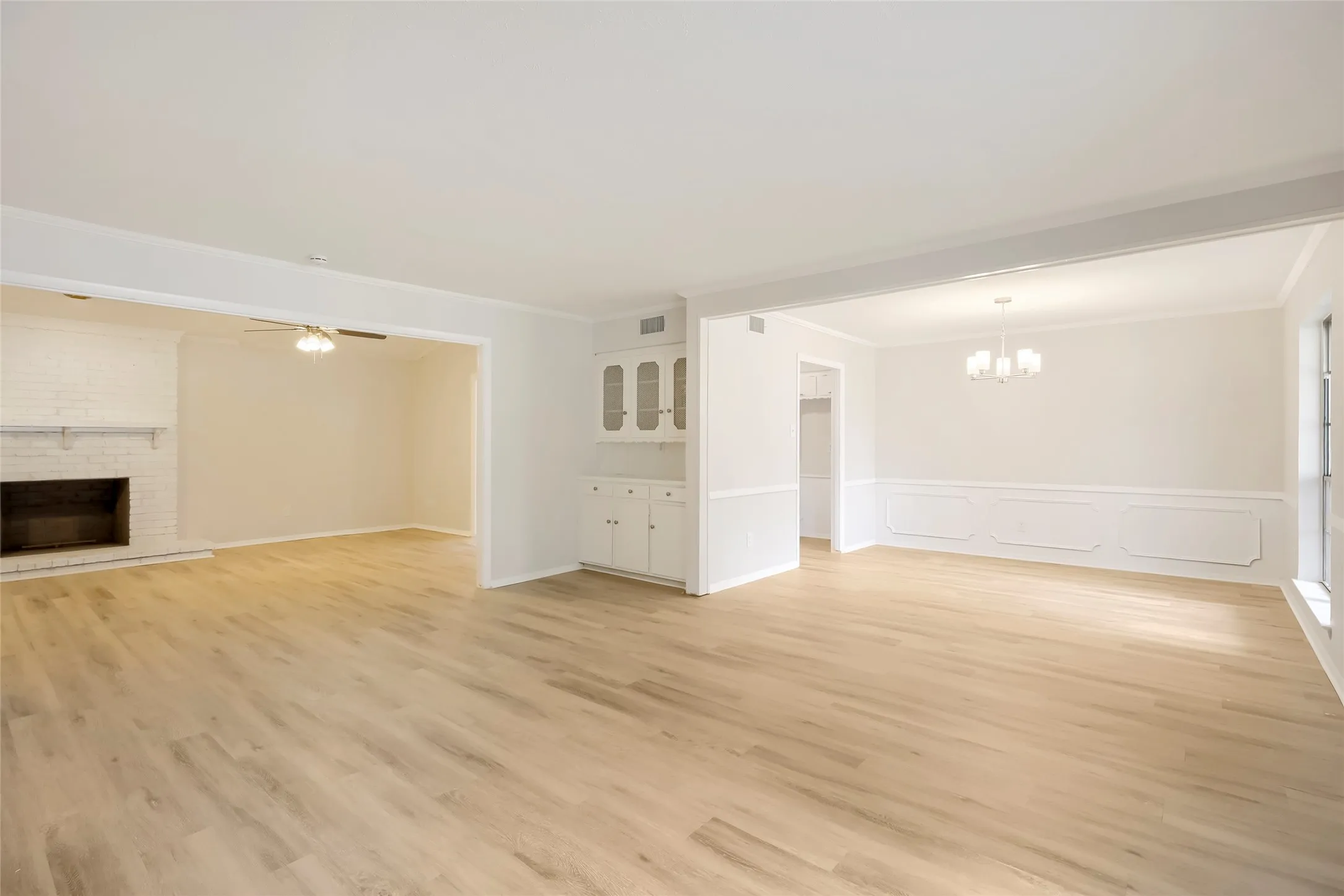 Single Family Residence For Sale in Dallas County , 3256 Chapel Downs Drive, Dallas, Texas 75229, 4 Bedroom, 3 Bathroom, 2 Garage spaces, 2,419 Sqft, built in 1962, mls#21207029, Real Estate Agent in Dallas, Homes For Sale in Dallas county, Homes For Sale in Dallas, Realtor in Dallas Texas, Real Estate Brokerage Independent Realty Texas, Luminita Cordes Realtor
