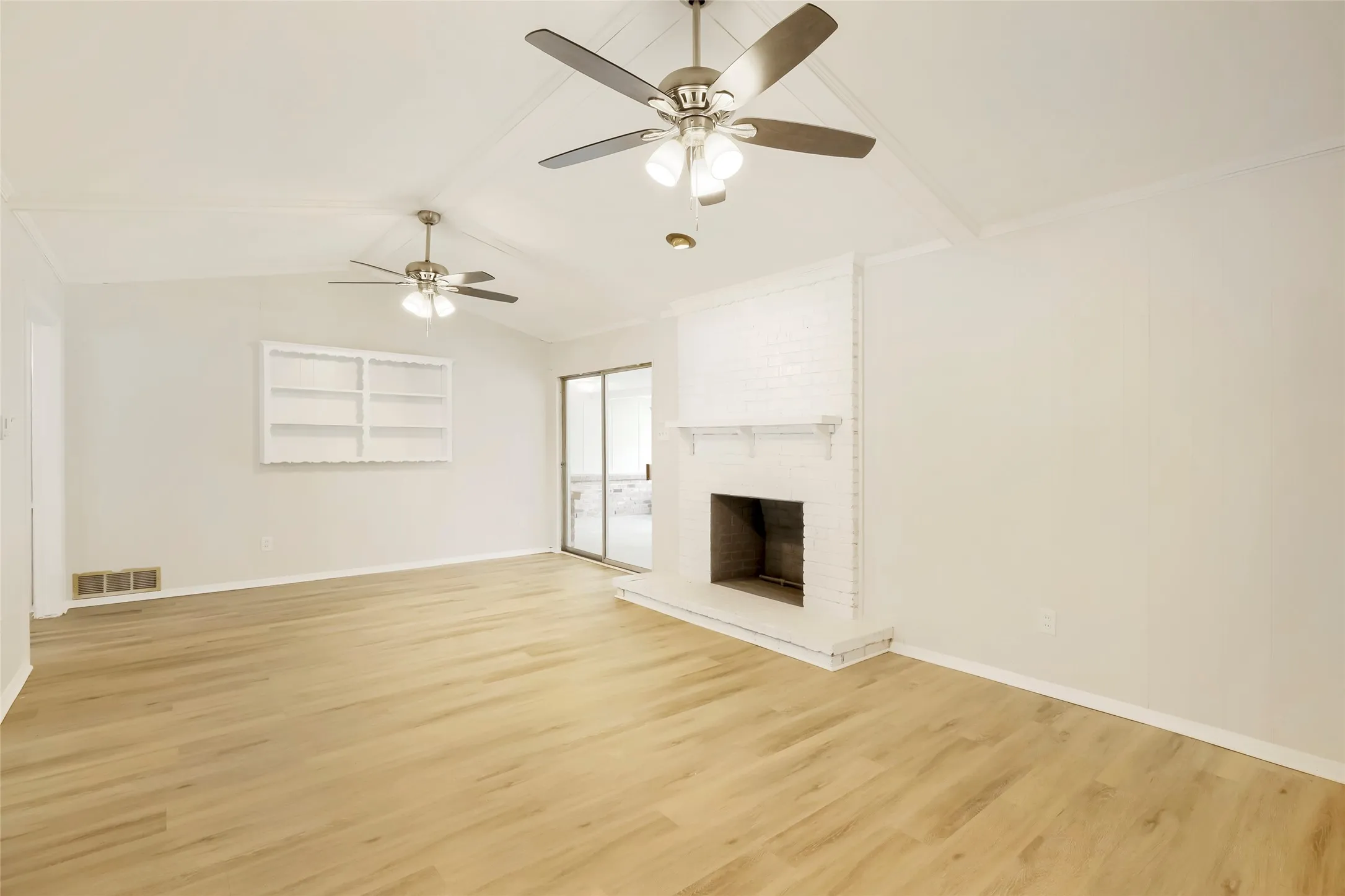 Single Family Residence For Sale in Dallas County , 3256 Chapel Downs Drive, Dallas, Texas 75229, 4 Bedroom, 3 Bathroom, 2 Garage spaces, 2,419 Sqft, built in 1962, mls#21207029, Real Estate Agent in Dallas, Homes For Sale in Dallas county, Homes For Sale in Dallas, Realtor in Dallas Texas, Real Estate Brokerage Independent Realty Texas, Luminita Cordes Realtor