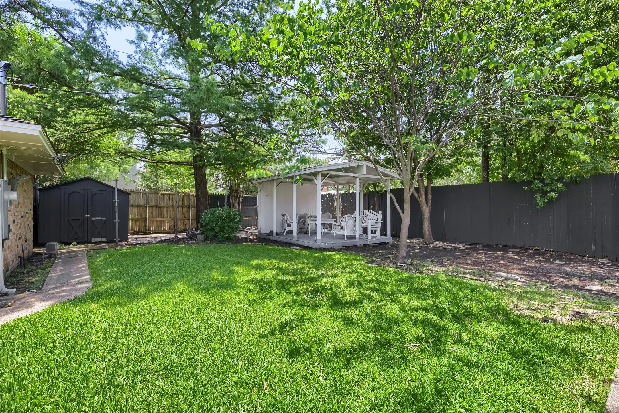 Single Family Residence For Sale in Dallas County , 3256 Chapel Downs Drive, Dallas, Texas 75229, 4 Bedroom, 3 Bathroom, 2 Garage spaces, 2,419 Sqft, built in 1962, mls#21207029, Real Estate Agent in Dallas, Homes For Sale in Dallas county, Homes For Sale in Dallas, Realtor in Dallas Texas, Real Estate Brokerage Independent Realty Texas, Luminita Cordes Realtor