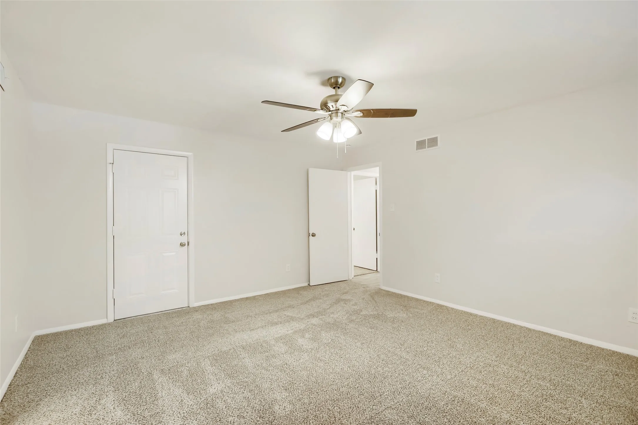 Single Family Residence For Sale in Dallas County , 3256 Chapel Downs Drive, Dallas, Texas 75229, 4 Bedroom, 3 Bathroom, 2 Garage spaces, 2,419 Sqft, built in 1962, mls#21207029, Real Estate Agent in Dallas, Homes For Sale in Dallas county, Homes For Sale in Dallas, Realtor in Dallas Texas, Real Estate Brokerage Independent Realty Texas, Luminita Cordes Realtor