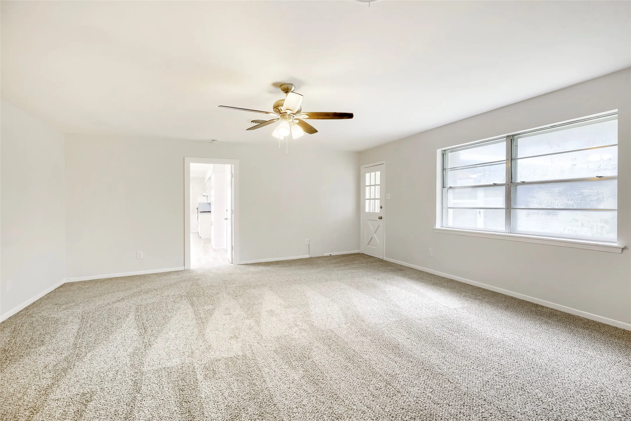 Single Family Residence For Sale in Dallas County , 3256 Chapel Downs Drive, Dallas, Texas 75229, 4 Bedroom, 3 Bathroom, 2 Garage spaces, 2,419 Sqft, built in 1962, mls#21207029, Real Estate Agent in Dallas, Homes For Sale in Dallas county, Homes For Sale in Dallas, Realtor in Dallas Texas, Real Estate Brokerage Independent Realty Texas, Luminita Cordes Realtor