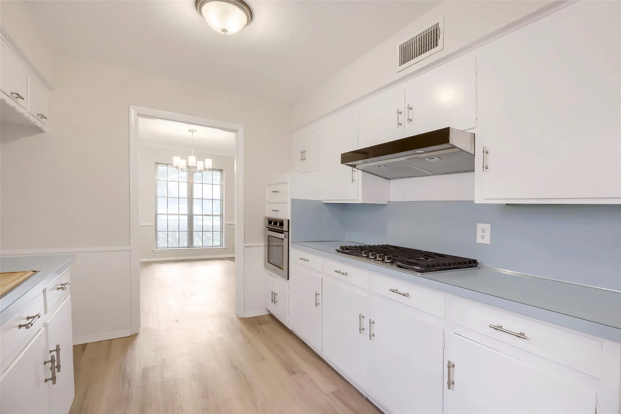 Single Family Residence For Sale in Dallas County , 3256 Chapel Downs Drive, Dallas, Texas 75229, 4 Bedroom, 3 Bathroom, 2 Garage spaces, 2,419 Sqft, built in 1962, mls#21207029, Real Estate Agent in Dallas, Homes For Sale in Dallas county, Homes For Sale in Dallas, Realtor in Dallas Texas, Real Estate Brokerage Independent Realty Texas, Luminita Cordes Realtor