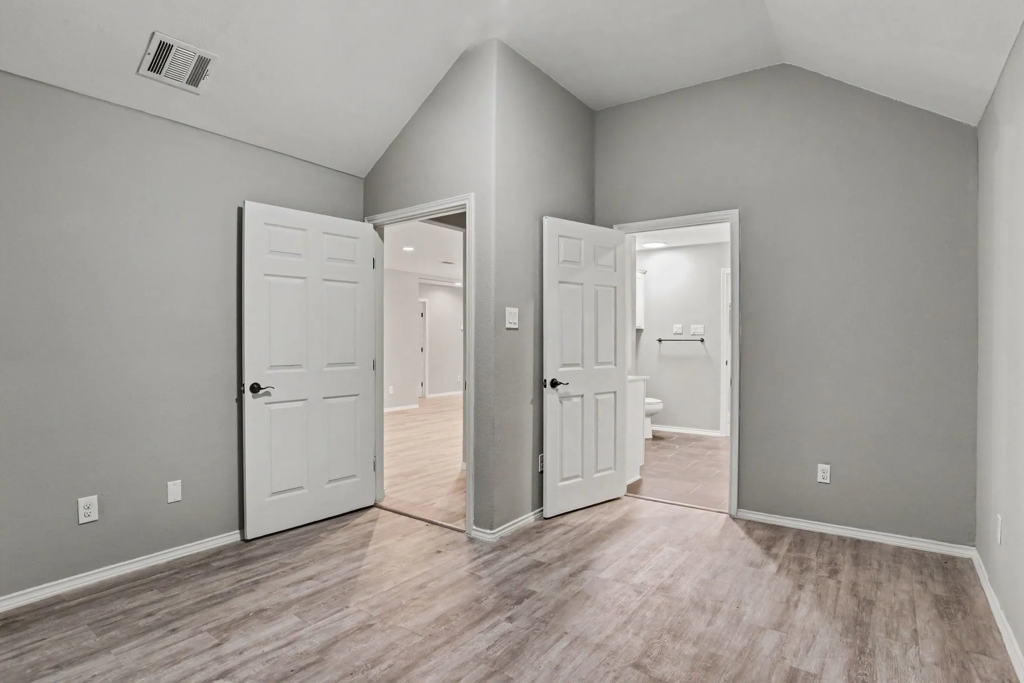 Single Family Residence For Sale in Dallas County , 4519 Yancy Street, Dallas, Texas 75216, 4 Bedroom, 2 Bathroom, 2 Garage spaces, 1,510 Sqft, built in 2019, mls#21311064, Real Estate Agent in Dallas, Homes For Sale in Dallas county, Homes For Sale in Dallas, Realtor in Dallas Texas, Real Estate Brokerage Independent Realty Texas, Luminita Cordes Realtor