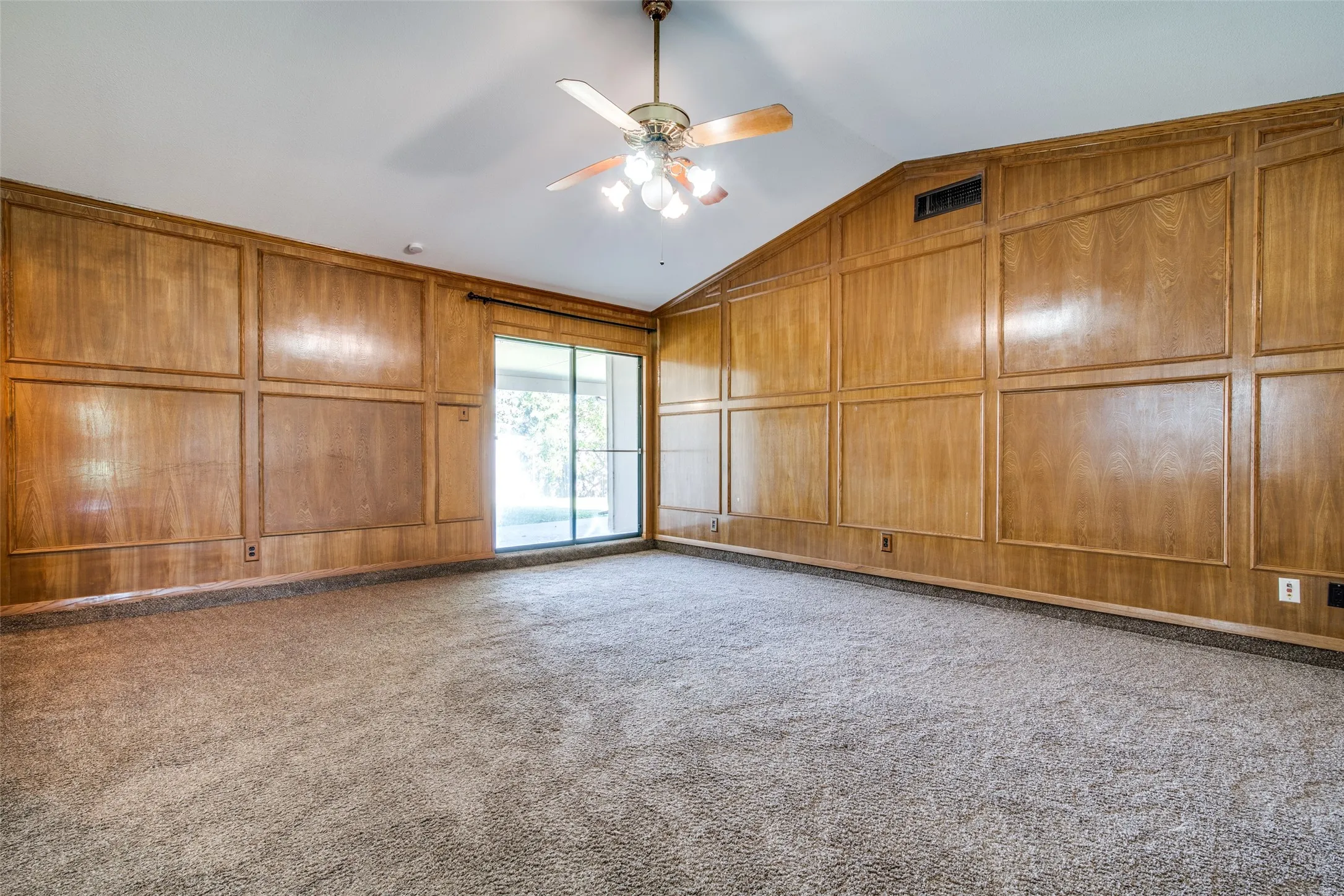 Single Family Residence For Sale in Dallas County , 2913 Concord Drive, Mesquite, Texas 75150, 4 Bedroom, 2 Bathroom, 2 Garage spaces, 1,748 Sqft, built in 1976, mls#21311027, Real Estate Agent in Mesquite, Homes For Sale in Dallas county, Homes For Sale in Mesquite, Realtor in Mesquite Texas, Real Estate Brokerage Independent Realty Texas, Luminita Cordes Realtor