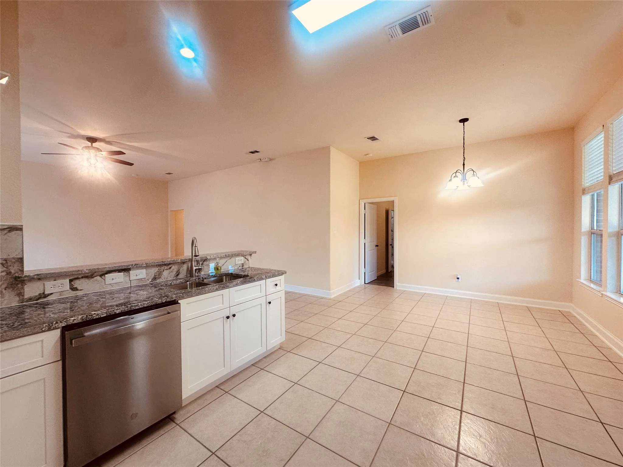 Single Family Residence For Rent in Denton County , 1029 Port Mansfield Drive, Little Elm, Texas 75068, 4 Bedroom, 2 Bathroom, 2 Garage spaces, 1,729 Sqft, built in 2001, mls#21310180, Real Estate Agent in Little Elm, Homes For Rent in Denton county, Homes For Rent in Little Elm, Realtor in Little Elm Texas, Real Estate Brokerage Independent Realty Texas, Luminita Cordes Realtor