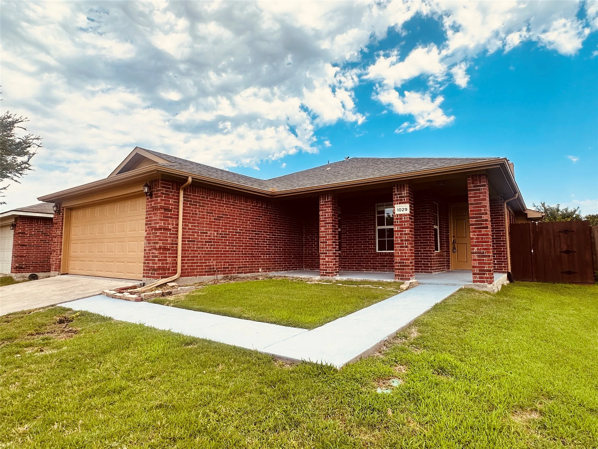 Single Family Residence For Rent in Denton County , 1029 Port Mansfield Drive, Little Elm, Texas 75068, 4 Bedroom, 2 Bathroom, 2 Garage spaces, 1,729 Sqft, built in 2001, mls#21310180, Real Estate Agent in Little Elm, Homes For Rent in Denton county, Homes For Rent in Little Elm, Realtor in Little Elm Texas, Real Estate Brokerage Independent Realty Texas, Luminita Cordes Realtor
