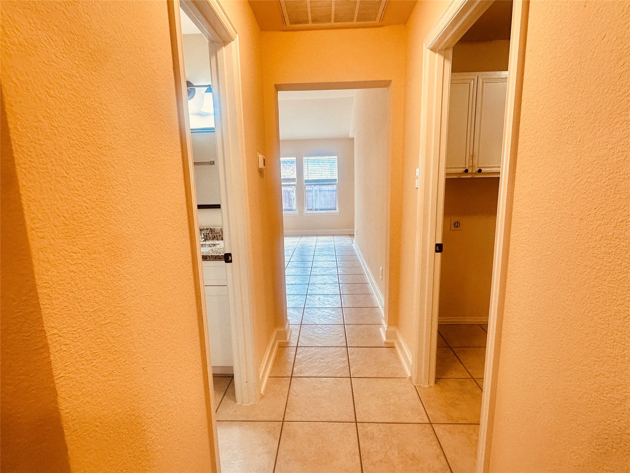 Single Family Residence For Rent in Denton County , 1029 Port Mansfield Drive, Little Elm, Texas 75068, 4 Bedroom, 2 Bathroom, 2 Garage spaces, 1,729 Sqft, built in 2001, mls#21310180, Real Estate Agent in Little Elm, Homes For Rent in Denton county, Homes For Rent in Little Elm, Realtor in Little Elm Texas, Real Estate Brokerage Independent Realty Texas, Luminita Cordes Realtor