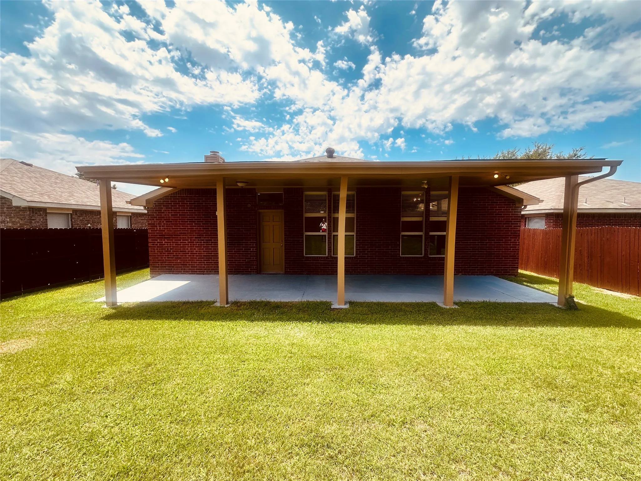 Single Family Residence For Rent in Denton County , 1029 Port Mansfield Drive, Little Elm, Texas 75068, 4 Bedroom, 2 Bathroom, 2 Garage spaces, 1,729 Sqft, built in 2001, mls#21310180, Real Estate Agent in Little Elm, Homes For Rent in Denton county, Homes For Rent in Little Elm, Realtor in Little Elm Texas, Real Estate Brokerage Independent Realty Texas, Luminita Cordes Realtor