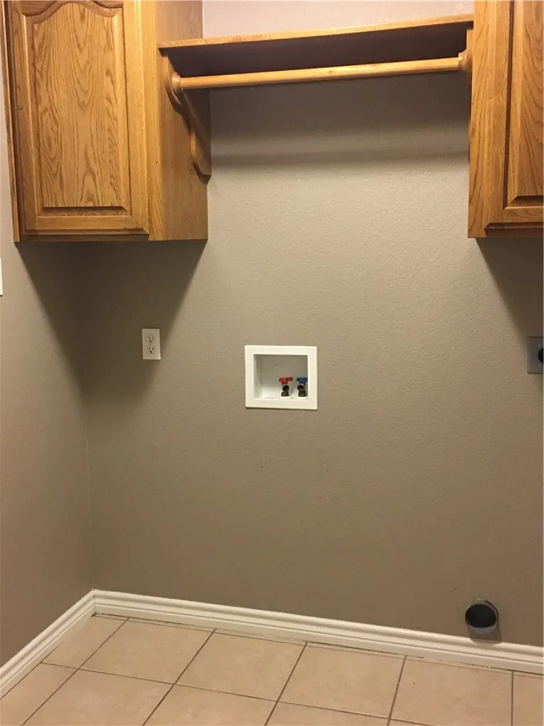 Single Family Residence For Rent in Taylor County , 2218 Old Ironsides Road, Abilene, Texas 79601, 3 Bedroom, 2 Bathroom, 1 Garage spaces, 1,561 Sqft, built in 2004, mls#21311108, Real Estate Agent in Abilene, Homes For Rent in Taylor county, Homes For Rent in Abilene, Realtor in Abilene Texas, Real Estate Brokerage Independent Realty Texas, Luminita Cordes Realtor