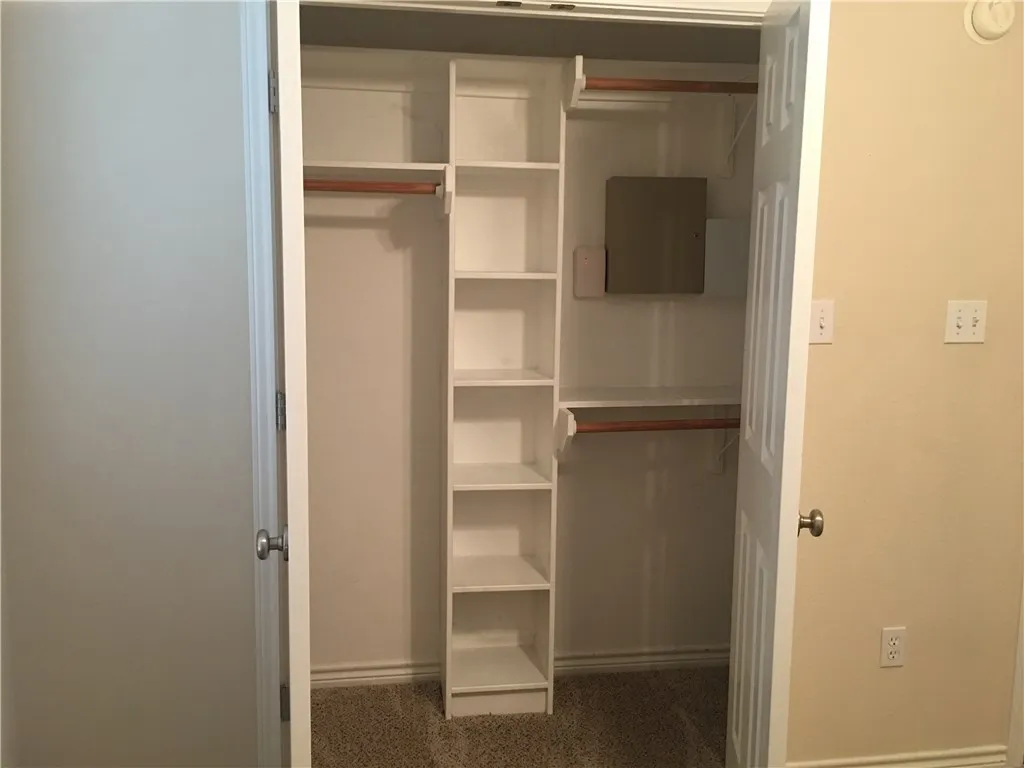 Single Family Residence For Rent in Taylor County , 2218 Old Ironsides Road, Abilene, Texas 79601, 3 Bedroom, 2 Bathroom, 1 Garage spaces, 1,561 Sqft, built in 2004, mls#21311108, Real Estate Agent in Abilene, Homes For Rent in Taylor county, Homes For Rent in Abilene, Realtor in Abilene Texas, Real Estate Brokerage Independent Realty Texas, Luminita Cordes Realtor