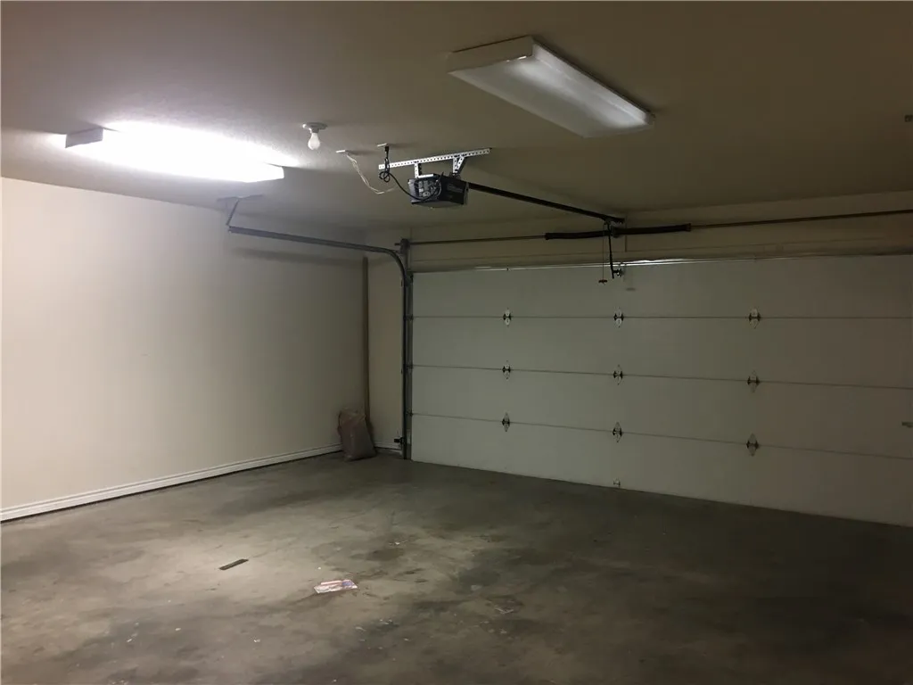 Single Family Residence For Rent in Taylor County , 2218 Old Ironsides Road, Abilene, Texas 79601, 3 Bedroom, 2 Bathroom, 1 Garage spaces, 1,561 Sqft, built in 2004, mls#21311108, Real Estate Agent in Abilene, Homes For Rent in Taylor county, Homes For Rent in Abilene, Realtor in Abilene Texas, Real Estate Brokerage Independent Realty Texas, Luminita Cordes Realtor