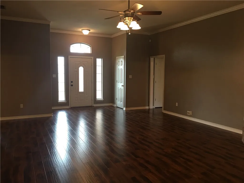 Single Family Residence For Rent in Taylor County , 2218 Old Ironsides Road, Abilene, Texas 79601, 3 Bedroom, 2 Bathroom, 1 Garage spaces, 1,561 Sqft, built in 2004, mls#21311108, Real Estate Agent in Abilene, Homes For Rent in Taylor county, Homes For Rent in Abilene, Realtor in Abilene Texas, Real Estate Brokerage Independent Realty Texas, Luminita Cordes Realtor