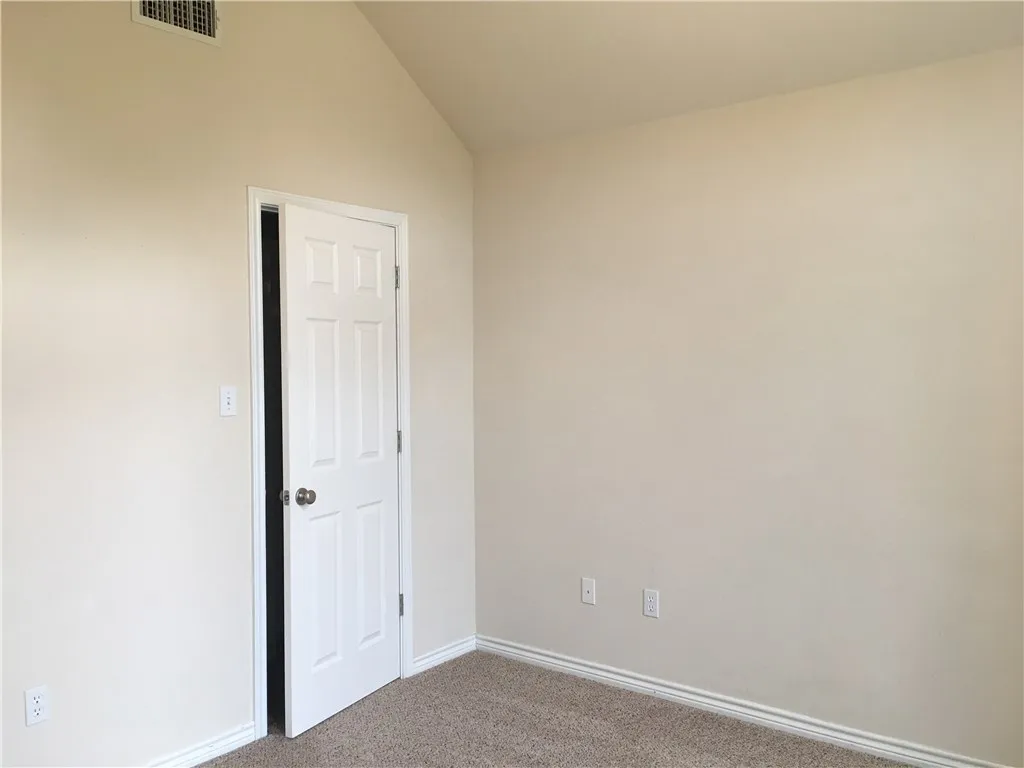 Single Family Residence For Rent in Taylor County , 2218 Old Ironsides Road, Abilene, Texas 79601, 3 Bedroom, 2 Bathroom, 1 Garage spaces, 1,561 Sqft, built in 2004, mls#21311108, Real Estate Agent in Abilene, Homes For Rent in Taylor county, Homes For Rent in Abilene, Realtor in Abilene Texas, Real Estate Brokerage Independent Realty Texas, Luminita Cordes Realtor