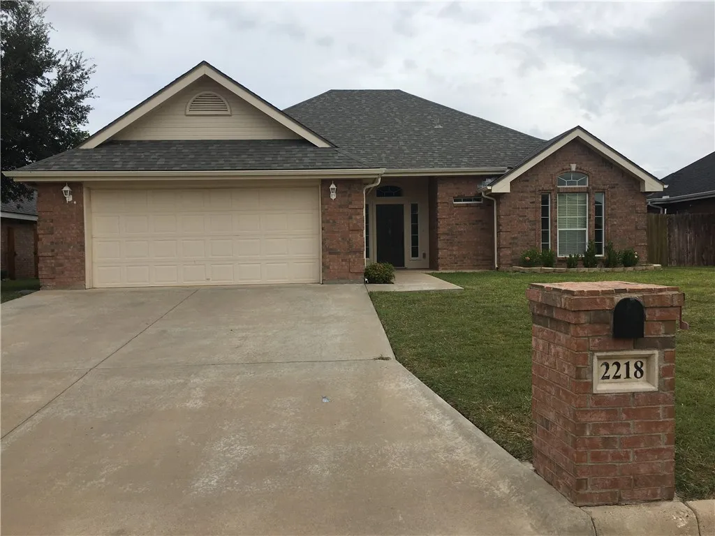 Single Family Residence For Rent in Taylor County , 2218 Old Ironsides Road, Abilene, Texas 79601, 3 Bedroom, 2 Bathroom, 1 Garage spaces, 1,561 Sqft, built in 2004, mls#21311108, Real Estate Agent in Abilene, Homes For Rent in Taylor county, Homes For Rent in Abilene, Realtor in Abilene Texas, Real Estate Brokerage Independent Realty Texas, Luminita Cordes Realtor
