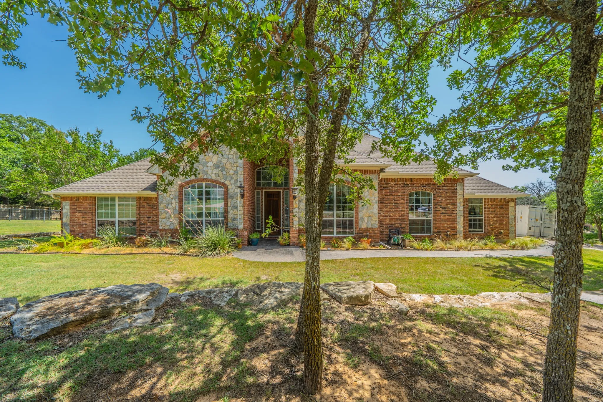 Single Family Residence For Sale in Parker County , 109 Overton Ridge Circle, Weatherford, Texas 76088, 4 Bedroom, 3 Bathroom, 3 Garage spaces, 2,560 Sqft, built in 2007, mls#21310727, Real Estate Agent in Weatherford, Homes For Sale in Parker county, Homes For Sale in Weatherford, Realtor in Weatherford Texas, Real Estate Brokerage Independent Realty Texas, Luminita Cordes Realtor
