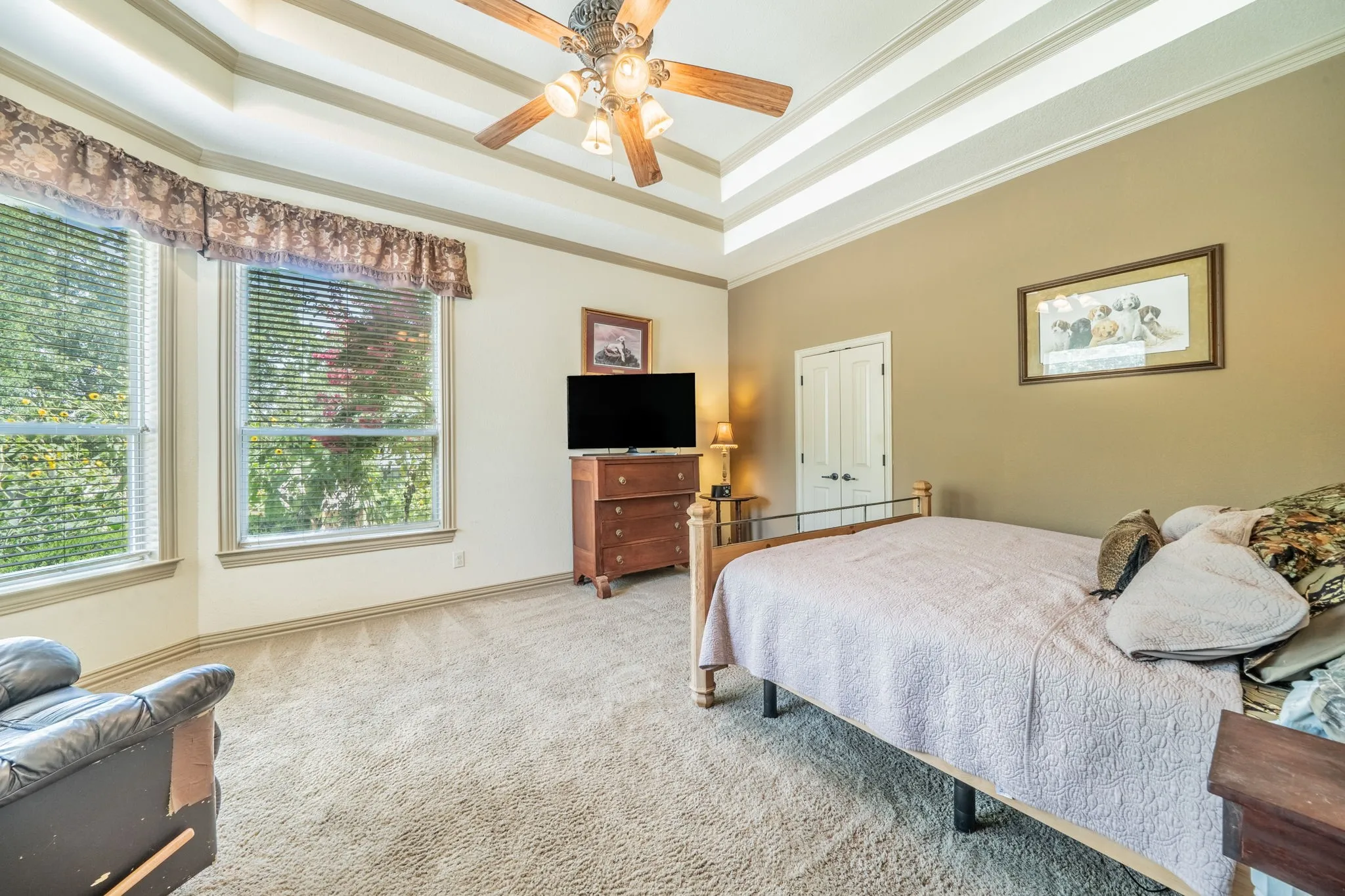 Custom Features throughout the room.