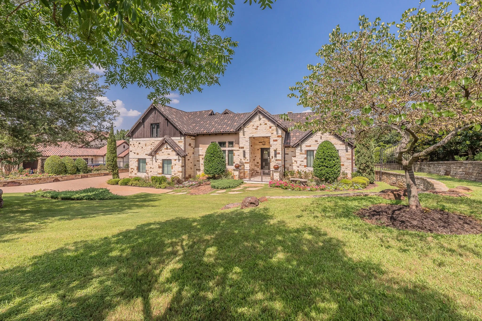 Single Family Residence For Rent in Tarrant County , 1413 Post Oak Place, Westlake, Texas 76262, 4 Bedrooms, 6 Bathrooms, 4 Garage spaces, 5,281 Sqft, built in 2016, Price $17,000, mls#21295570, Real Estate Agent in Westlake, Homes For Rent in Tarrant county, Homes For Rent in Westlake, Realtor in Westlake Texas, Real Estate Brokerage Independent Realty Texas, Luminita Cordes Realtor