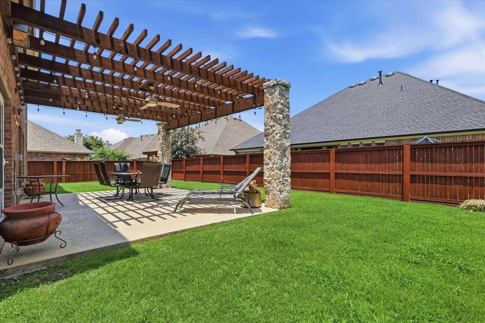 Single Family Residence For Sale in Denton County , 851 Branch Crossing, Lantana, Texas 76226, 4 Bedroom, 3 Bathroom, 2 Garage spaces, 3,015 Sqft, built in 2004, mls#21292728, Real Estate Agent in Lantana, Homes For Sale in Denton county, Homes For Sale in Lantana, Realtor in Lantana Texas, Real Estate Brokerage Independent Realty Texas, Luminita Cordes Realtor