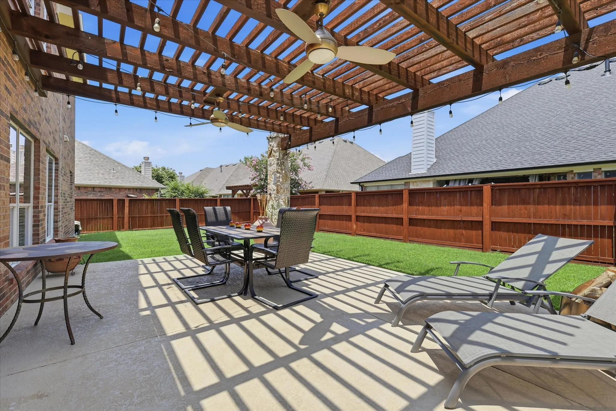 Single Family Residence For Sale in Denton County , 851 Branch Crossing, Lantana, Texas 76226, 4 Bedroom, 3 Bathroom, 2 Garage spaces, 3,015 Sqft, built in 2004, mls#21292728, Real Estate Agent in Lantana, Homes For Sale in Denton county, Homes For Sale in Lantana, Realtor in Lantana Texas, Real Estate Brokerage Independent Realty Texas, Luminita Cordes Realtor