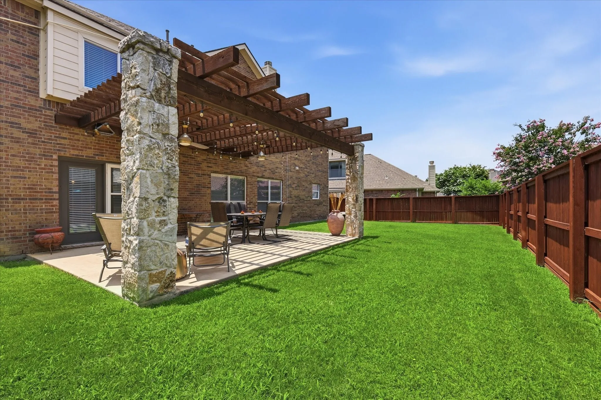 Single Family Residence For Sale in Denton County , 851 Branch Crossing, Lantana, Texas 76226, 4 Bedroom, 3 Bathroom, 2 Garage spaces, 3,015 Sqft, built in 2004, mls#21292728, Real Estate Agent in Lantana, Homes For Sale in Denton county, Homes For Sale in Lantana, Realtor in Lantana Texas, Real Estate Brokerage Independent Realty Texas, Luminita Cordes Realtor
