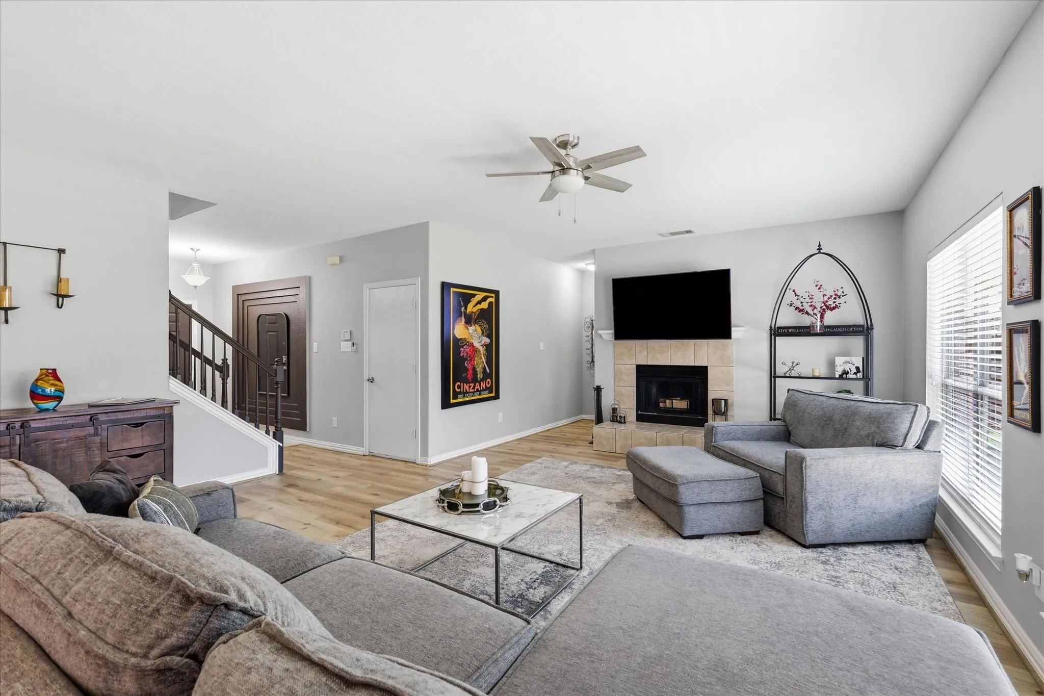 Single Family Residence For Sale in Denton County , 851 Branch Crossing, Lantana, Texas 76226, 4 Bedroom, 3 Bathroom, 2 Garage spaces, 3,015 Sqft, built in 2004, mls#21292728, Real Estate Agent in Lantana, Homes For Sale in Denton county, Homes For Sale in Lantana, Realtor in Lantana Texas, Real Estate Brokerage Independent Realty Texas, Luminita Cordes Realtor