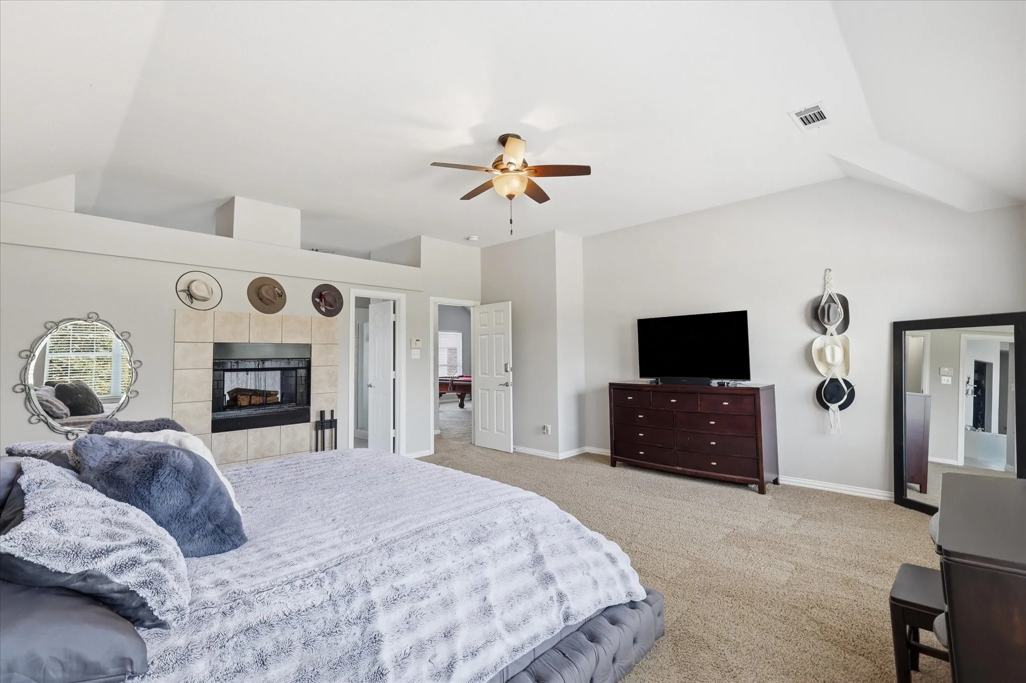 Single Family Residence For Sale in Denton County , 851 Branch Crossing, Lantana, Texas 76226, 4 Bedroom, 3 Bathroom, 2 Garage spaces, 3,015 Sqft, built in 2004, mls#21292728, Real Estate Agent in Lantana, Homes For Sale in Denton county, Homes For Sale in Lantana, Realtor in Lantana Texas, Real Estate Brokerage Independent Realty Texas, Luminita Cordes Realtor