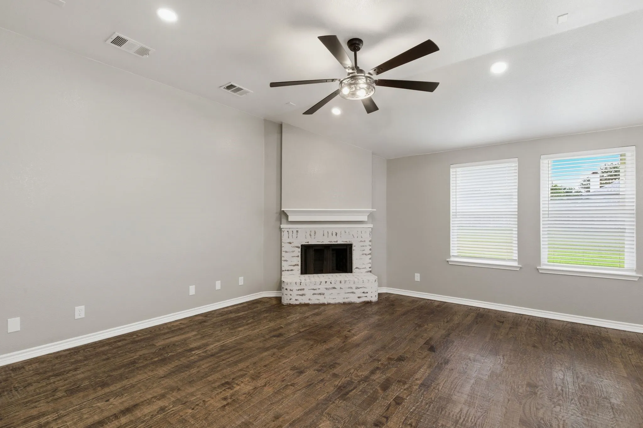 Single Family Residence For Rent in Collin County , 1006 Lake Dallas Drive, Wylie, Texas 75098, 4 Bedroom, 2 Bathroom, 2 Garage spaces, 2,028 Sqft, built in 2000, mls#21311115, Real Estate Agent in Wylie, Homes For Rent in Collin county, Homes For Rent in Wylie, Realtor in Wylie Texas, Real Estate Brokerage Independent Realty Texas, Luminita Cordes Realtor