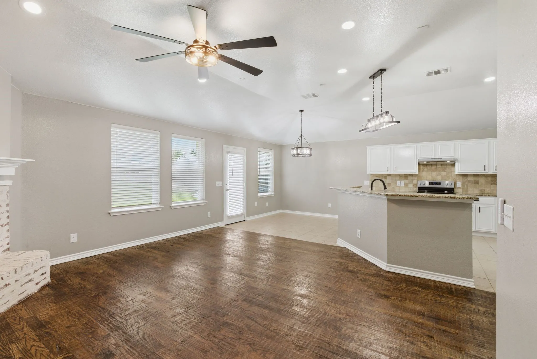 Single Family Residence For Rent in Collin County , 1006 Lake Dallas Drive, Wylie, Texas 75098, 4 Bedroom, 2 Bathroom, 2 Garage spaces, 2,028 Sqft, built in 2000, mls#21311115, Real Estate Agent in Wylie, Homes For Rent in Collin county, Homes For Rent in Wylie, Realtor in Wylie Texas, Real Estate Brokerage Independent Realty Texas, Luminita Cordes Realtor
