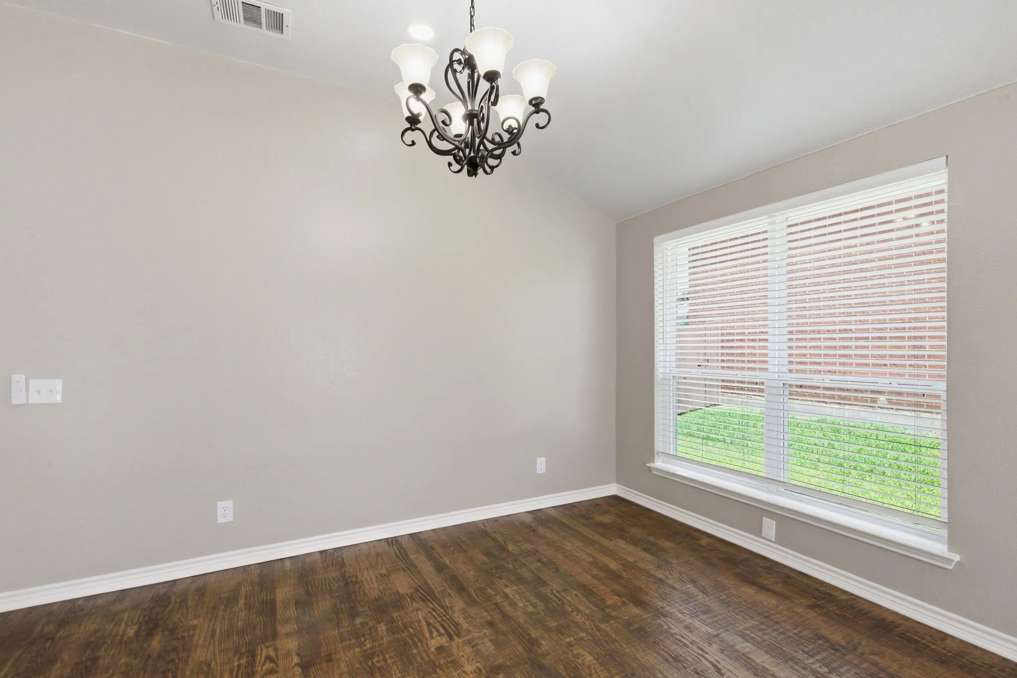 Single Family Residence For Rent in Collin County , 1006 Lake Dallas Drive, Wylie, Texas 75098, 4 Bedroom, 2 Bathroom, 2 Garage spaces, 2,028 Sqft, built in 2000, mls#21311115, Real Estate Agent in Wylie, Homes For Rent in Collin county, Homes For Rent in Wylie, Realtor in Wylie Texas, Real Estate Brokerage Independent Realty Texas, Luminita Cordes Realtor