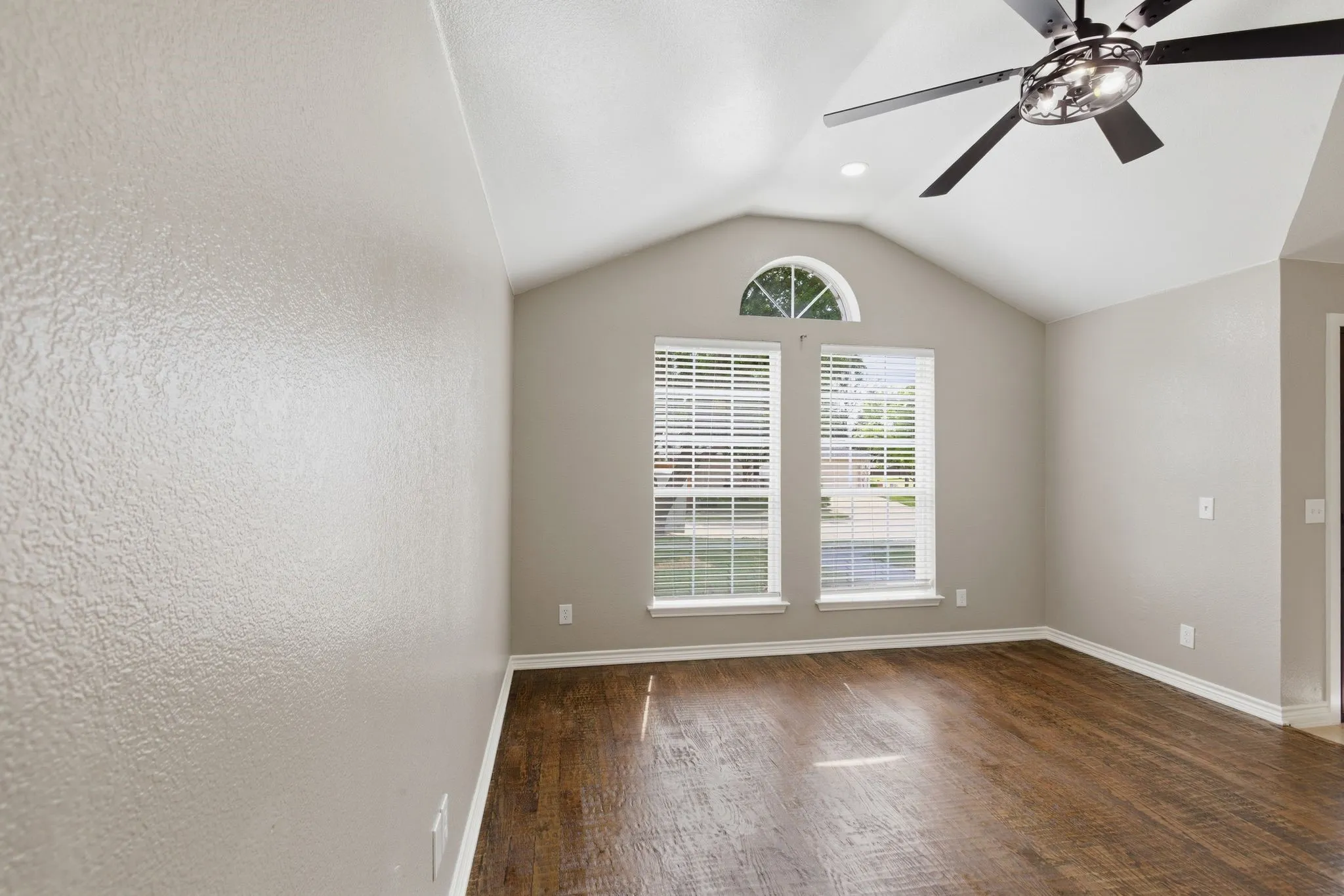 Single Family Residence For Rent in Collin County , 1006 Lake Dallas Drive, Wylie, Texas 75098, 4 Bedroom, 2 Bathroom, 2 Garage spaces, 2,028 Sqft, built in 2000, mls#21311115, Real Estate Agent in Wylie, Homes For Rent in Collin county, Homes For Rent in Wylie, Realtor in Wylie Texas, Real Estate Brokerage Independent Realty Texas, Luminita Cordes Realtor