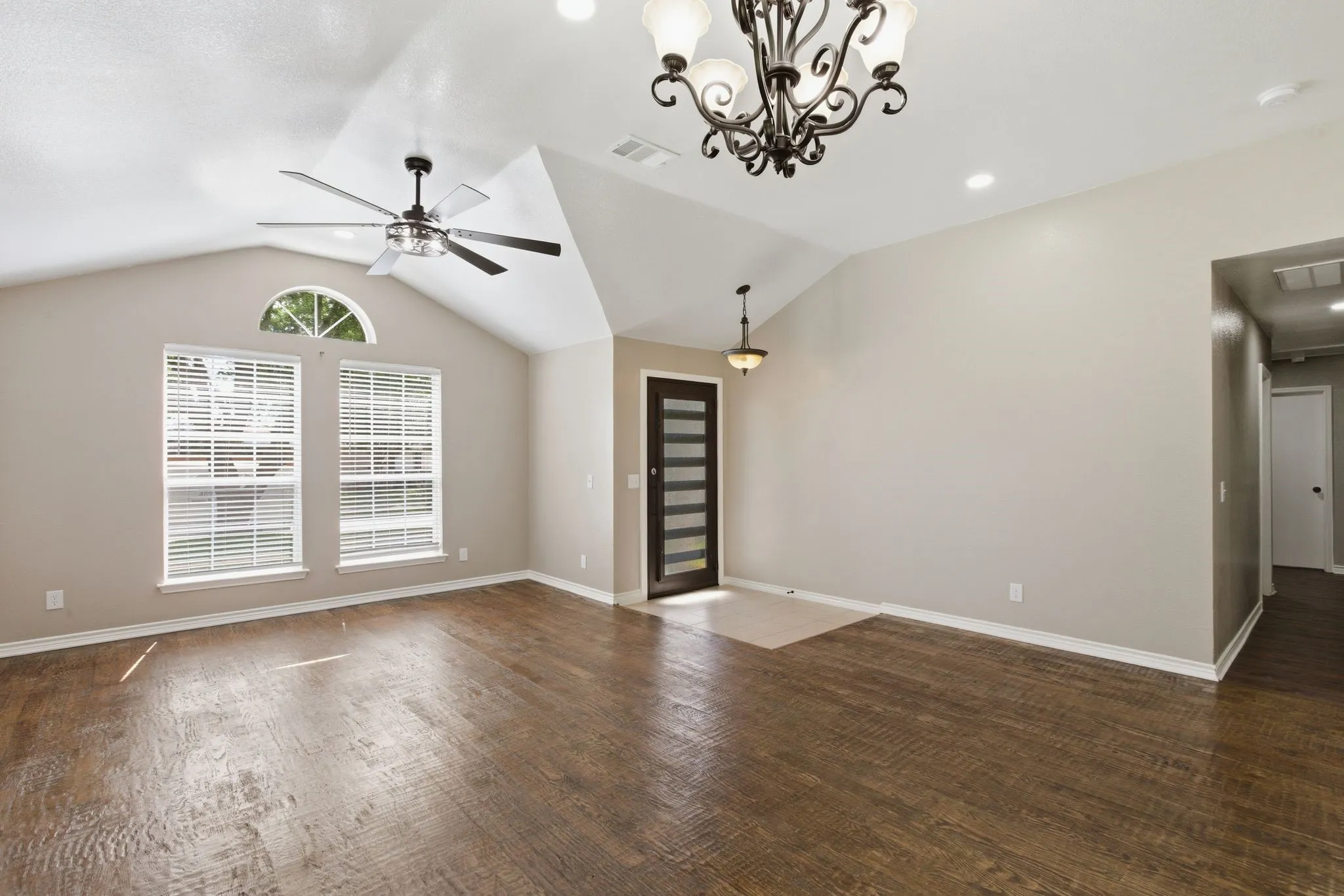 Single Family Residence For Rent in Collin County , 1006 Lake Dallas Drive, Wylie, Texas 75098, 4 Bedroom, 2 Bathroom, 2 Garage spaces, 2,028 Sqft, built in 2000, mls#21311115, Real Estate Agent in Wylie, Homes For Rent in Collin county, Homes For Rent in Wylie, Realtor in Wylie Texas, Real Estate Brokerage Independent Realty Texas, Luminita Cordes Realtor