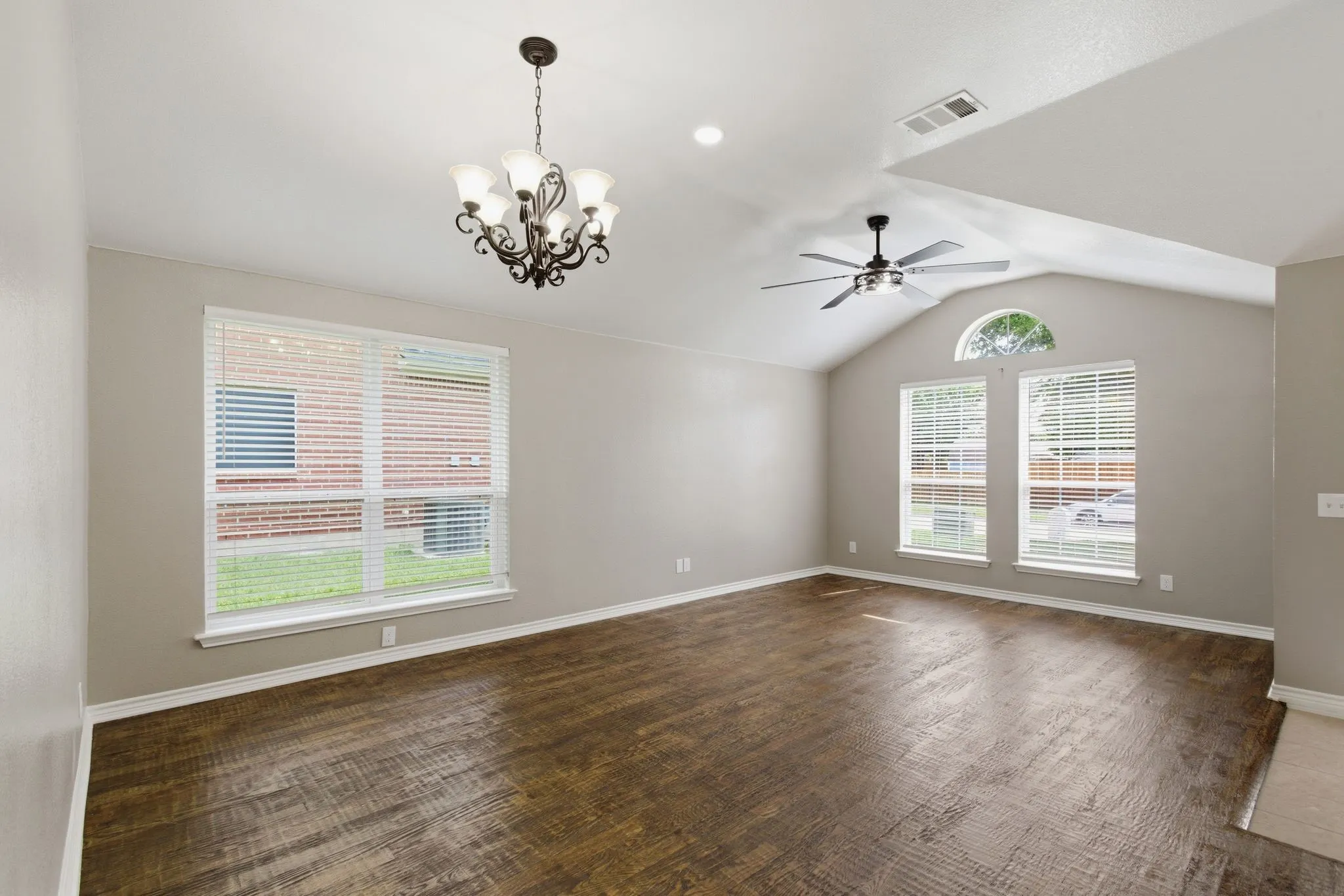 Single Family Residence For Rent in Collin County , 1006 Lake Dallas Drive, Wylie, Texas 75098, 4 Bedroom, 2 Bathroom, 2 Garage spaces, 2,028 Sqft, built in 2000, mls#21311115, Real Estate Agent in Wylie, Homes For Rent in Collin county, Homes For Rent in Wylie, Realtor in Wylie Texas, Real Estate Brokerage Independent Realty Texas, Luminita Cordes Realtor