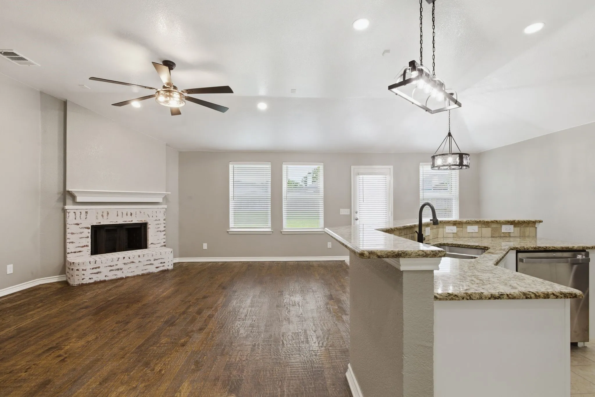 Single Family Residence For Rent in Collin County , 1006 Lake Dallas Drive, Wylie, Texas 75098, 4 Bedroom, 2 Bathroom, 2 Garage spaces, 2,028 Sqft, built in 2000, mls#21311115, Real Estate Agent in Wylie, Homes For Rent in Collin county, Homes For Rent in Wylie, Realtor in Wylie Texas, Real Estate Brokerage Independent Realty Texas, Luminita Cordes Realtor