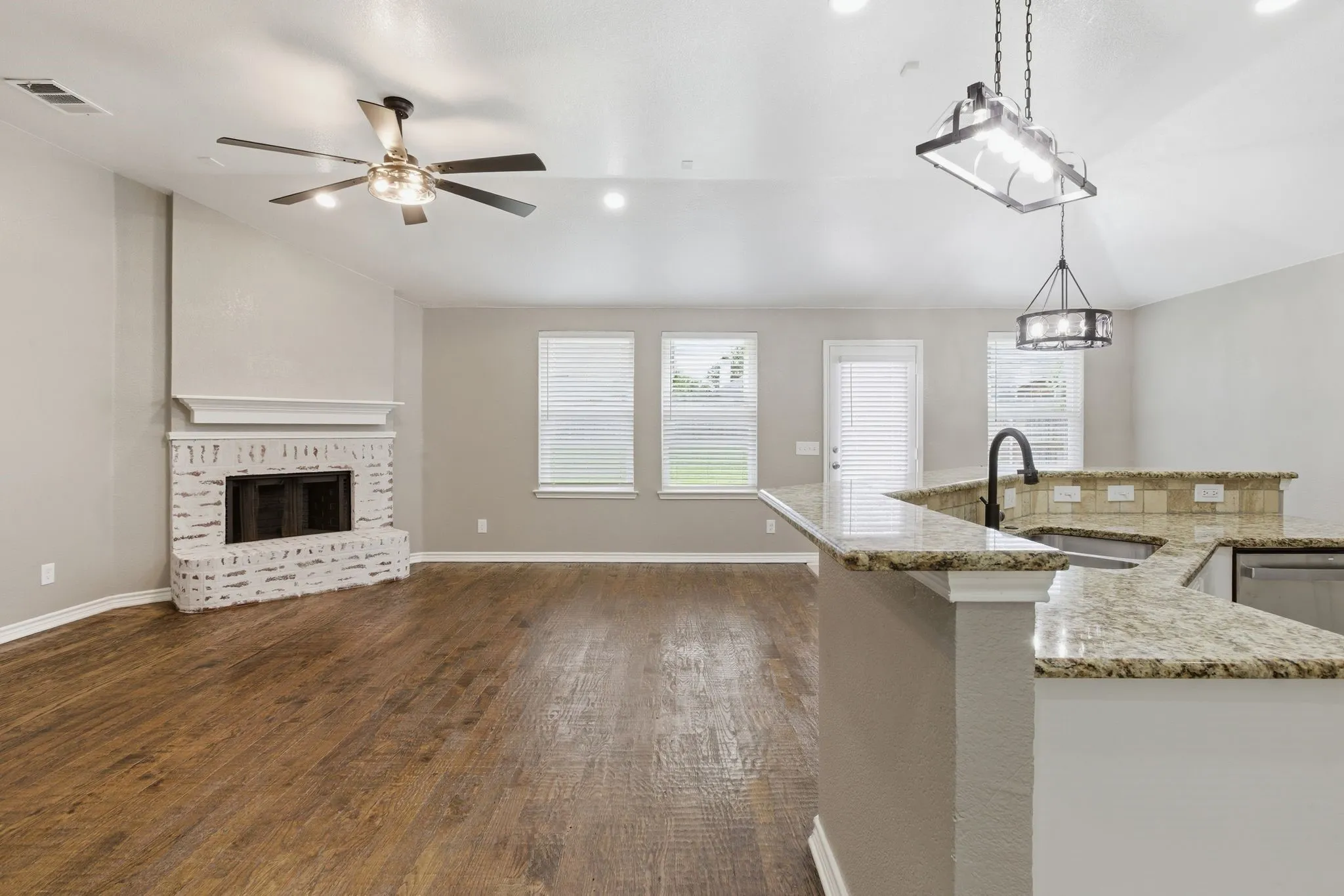 Single Family Residence For Rent in Collin County , 1006 Lake Dallas Drive, Wylie, Texas 75098, 4 Bedroom, 2 Bathroom, 2 Garage spaces, 2,028 Sqft, built in 2000, mls#21311115, Real Estate Agent in Wylie, Homes For Rent in Collin county, Homes For Rent in Wylie, Realtor in Wylie Texas, Real Estate Brokerage Independent Realty Texas, Luminita Cordes Realtor