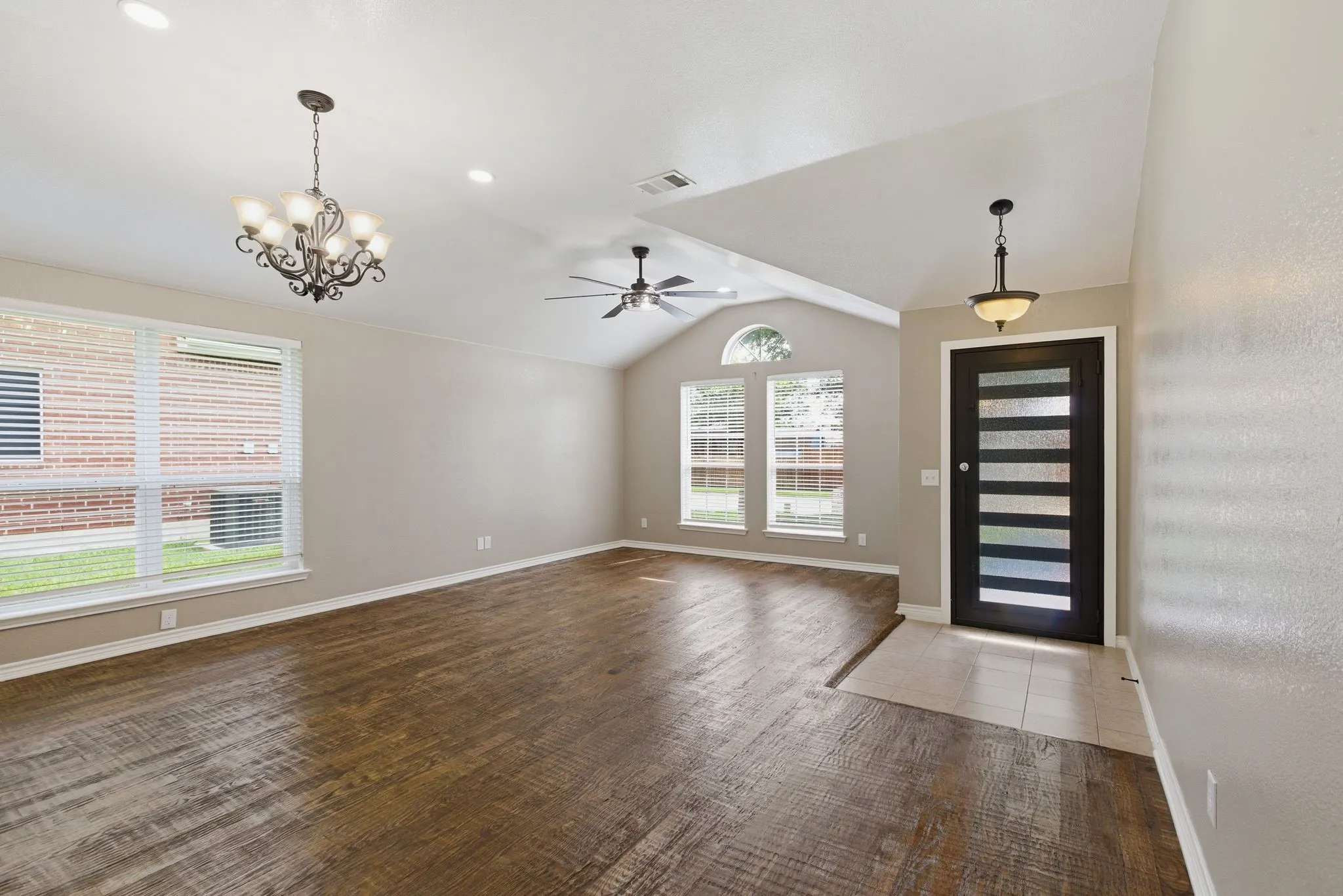 Single Family Residence For Rent in Collin County , 1006 Lake Dallas Drive, Wylie, Texas 75098, 4 Bedroom, 2 Bathroom, 2 Garage spaces, 2,028 Sqft, built in 2000, mls#21311115, Real Estate Agent in Wylie, Homes For Rent in Collin county, Homes For Rent in Wylie, Realtor in Wylie Texas, Real Estate Brokerage Independent Realty Texas, Luminita Cordes Realtor
