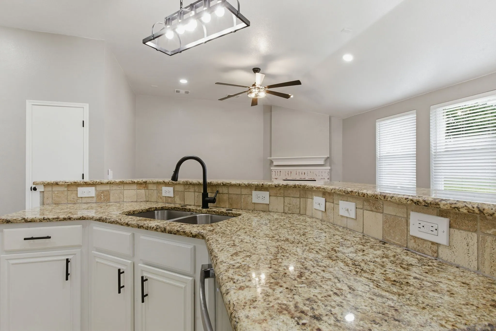 Single Family Residence For Rent in Collin County , 1006 Lake Dallas Drive, Wylie, Texas 75098, 4 Bedroom, 2 Bathroom, 2 Garage spaces, 2,028 Sqft, built in 2000, mls#21311115, Real Estate Agent in Wylie, Homes For Rent in Collin county, Homes For Rent in Wylie, Realtor in Wylie Texas, Real Estate Brokerage Independent Realty Texas, Luminita Cordes Realtor
