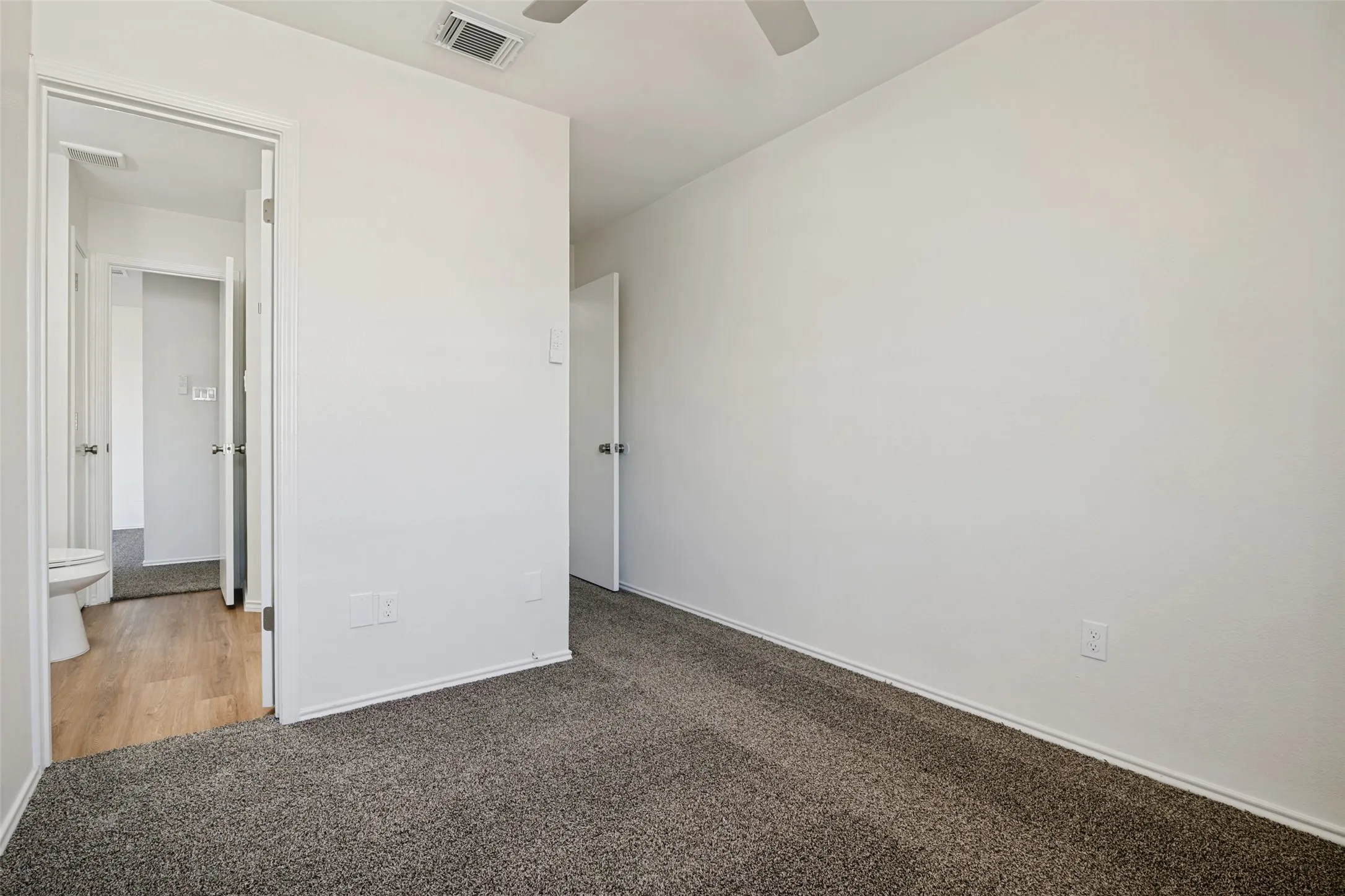 Townhouse For Sale in Dallas County , 4938 Rolling Vista, Mesquite, Texas 75150, 2 Bedroom, 1 Bathroom, 1 Garage spaces, 1,018 Sqft, built in 1985, mls#21311117, Real Estate Agent in Mesquite, Homes For Sale in Dallas county, Homes For Sale in Mesquite, Realtor in Mesquite Texas, Real Estate Brokerage Independent Realty Texas, Luminita Cordes Realtor