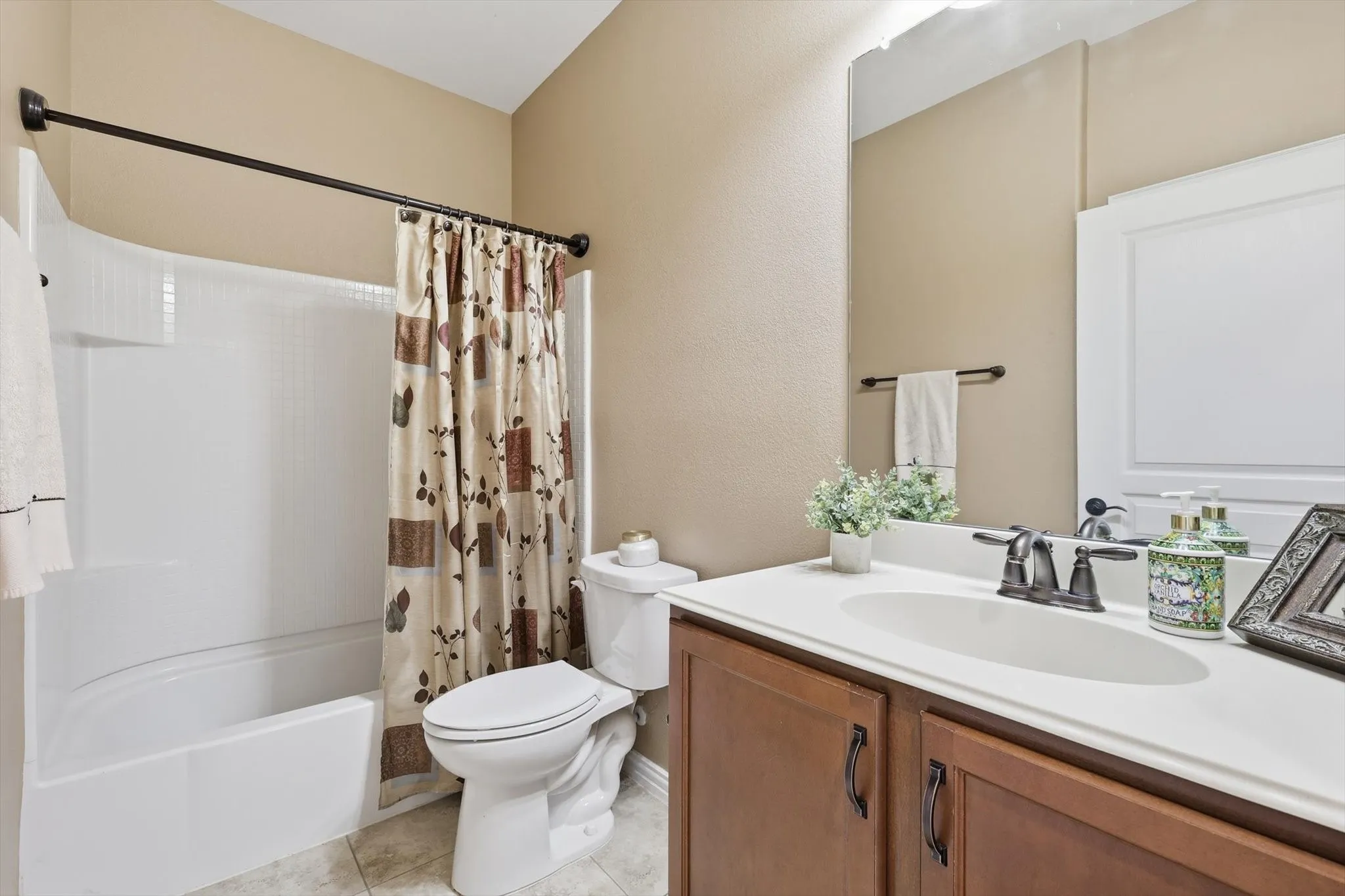 Secondary bathroom with functional layout and fresh, neutral tones.