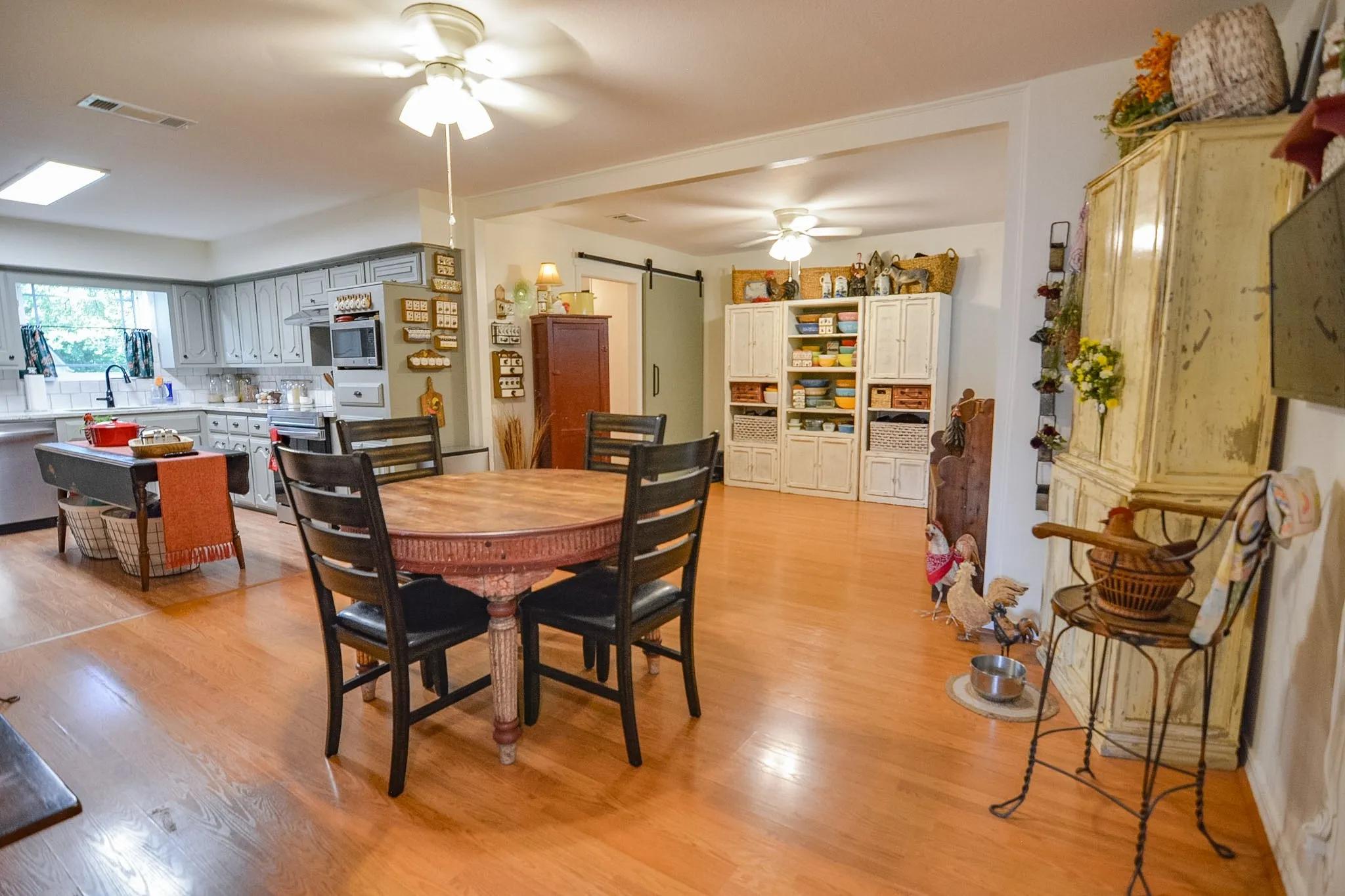 Single Family Residence For Sale in Dallas County , 529 Lee Street, Cedar Hill, Texas 75104, 3 Bedroom, 2 Bathroom, 1 Garage spaces, 1,510 Sqft, built in 1960, mls#21308010, Real Estate Agent in Cedar Hill, Homes For Sale in Dallas county, Homes For Sale in Cedar Hill, Realtor in Cedar Hill Texas, Real Estate Brokerage Independent Realty Texas, Luminita Cordes Realtor
