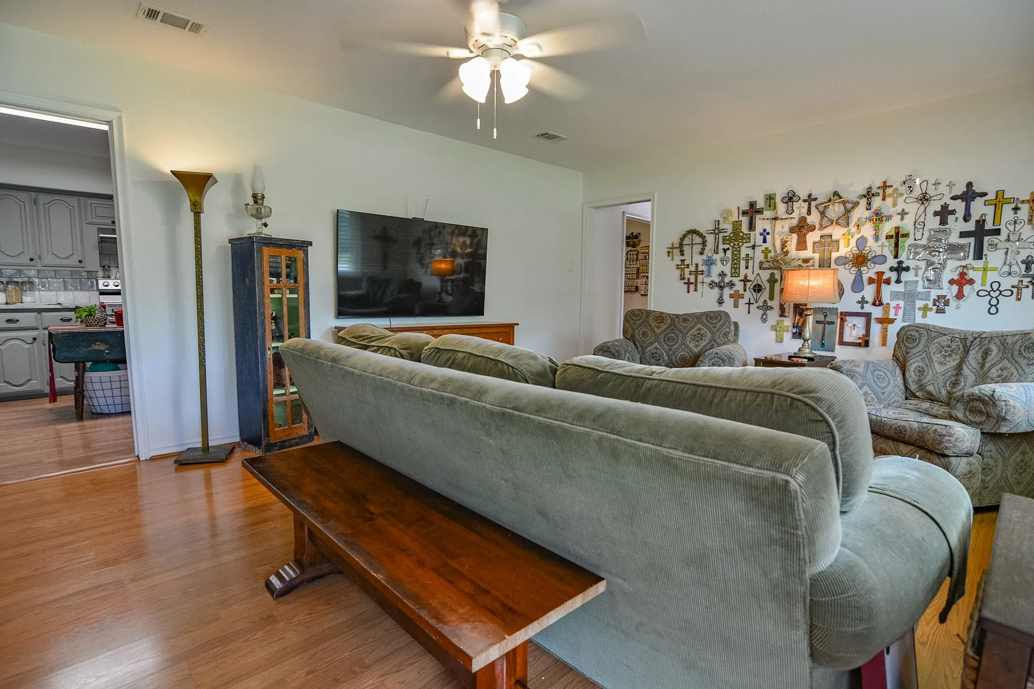 Single Family Residence For Sale in Dallas County , 529 Lee Street, Cedar Hill, Texas 75104, 3 Bedroom, 2 Bathroom, 1 Garage spaces, 1,510 Sqft, built in 1960, mls#21308010, Real Estate Agent in Cedar Hill, Homes For Sale in Dallas county, Homes For Sale in Cedar Hill, Realtor in Cedar Hill Texas, Real Estate Brokerage Independent Realty Texas, Luminita Cordes Realtor