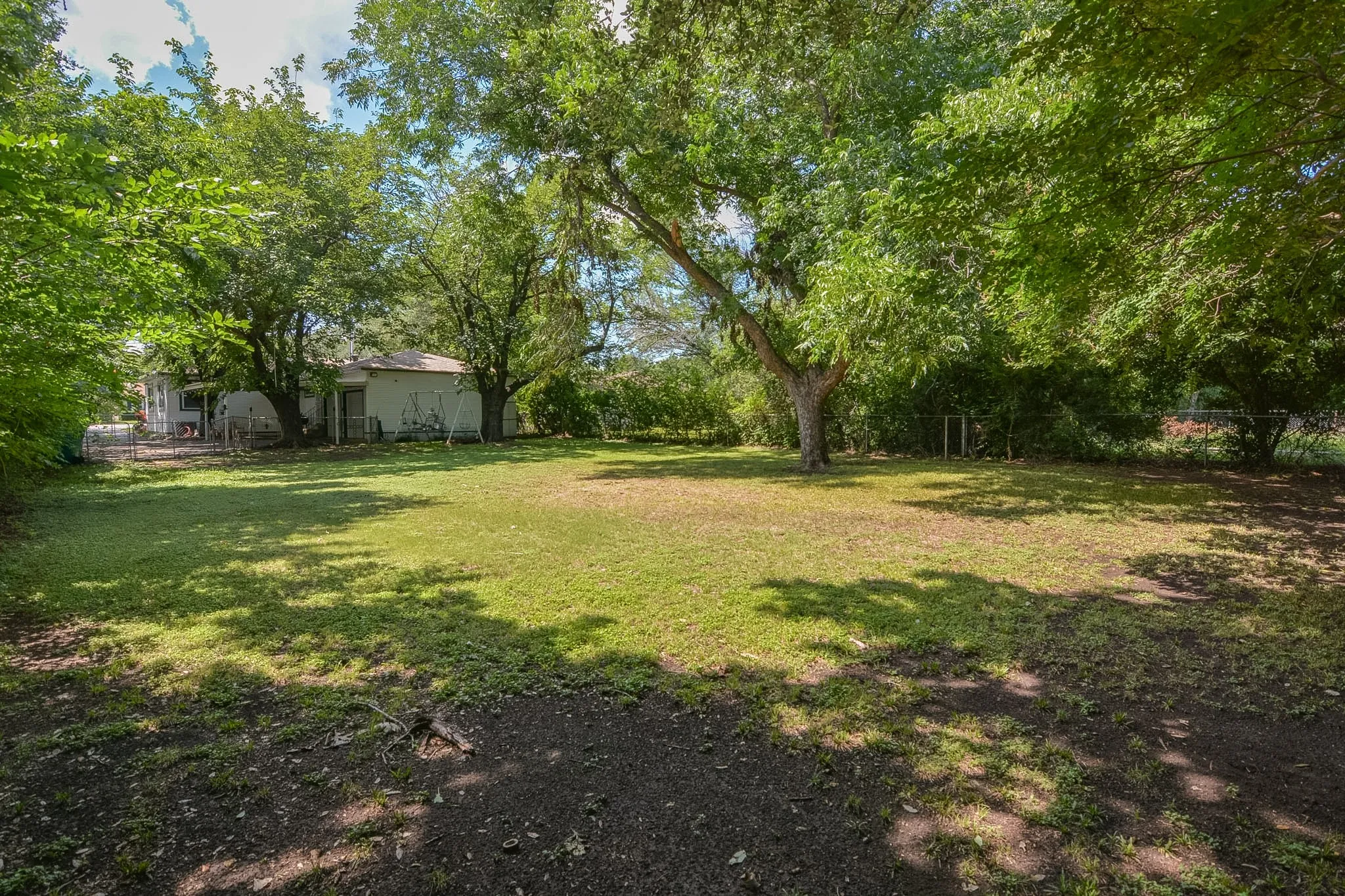 Single Family Residence For Sale in Dallas County , 529 Lee Street, Cedar Hill, Texas 75104, 3 Bedroom, 2 Bathroom, 1 Garage spaces, 1,510 Sqft, built in 1960, mls#21308010, Real Estate Agent in Cedar Hill, Homes For Sale in Dallas county, Homes For Sale in Cedar Hill, Realtor in Cedar Hill Texas, Real Estate Brokerage Independent Realty Texas, Luminita Cordes Realtor